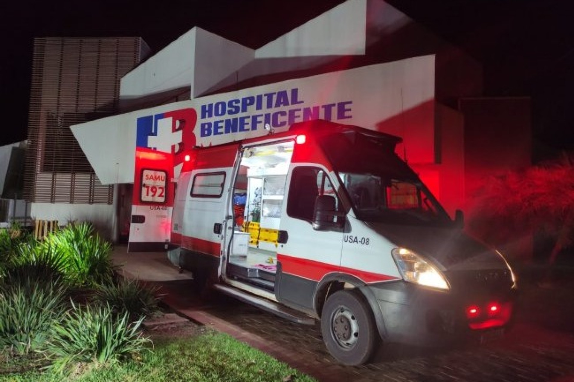 Mulher é baleada na orelha e levada em estado grave ao hospital em Santa Helena