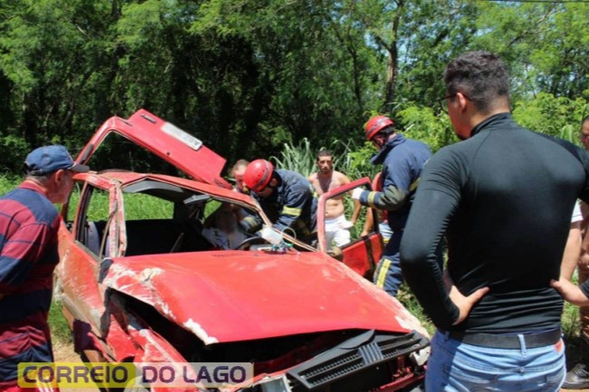 Mulher e criança ficam feridas após capotamento na PR 488 em Santa Helena