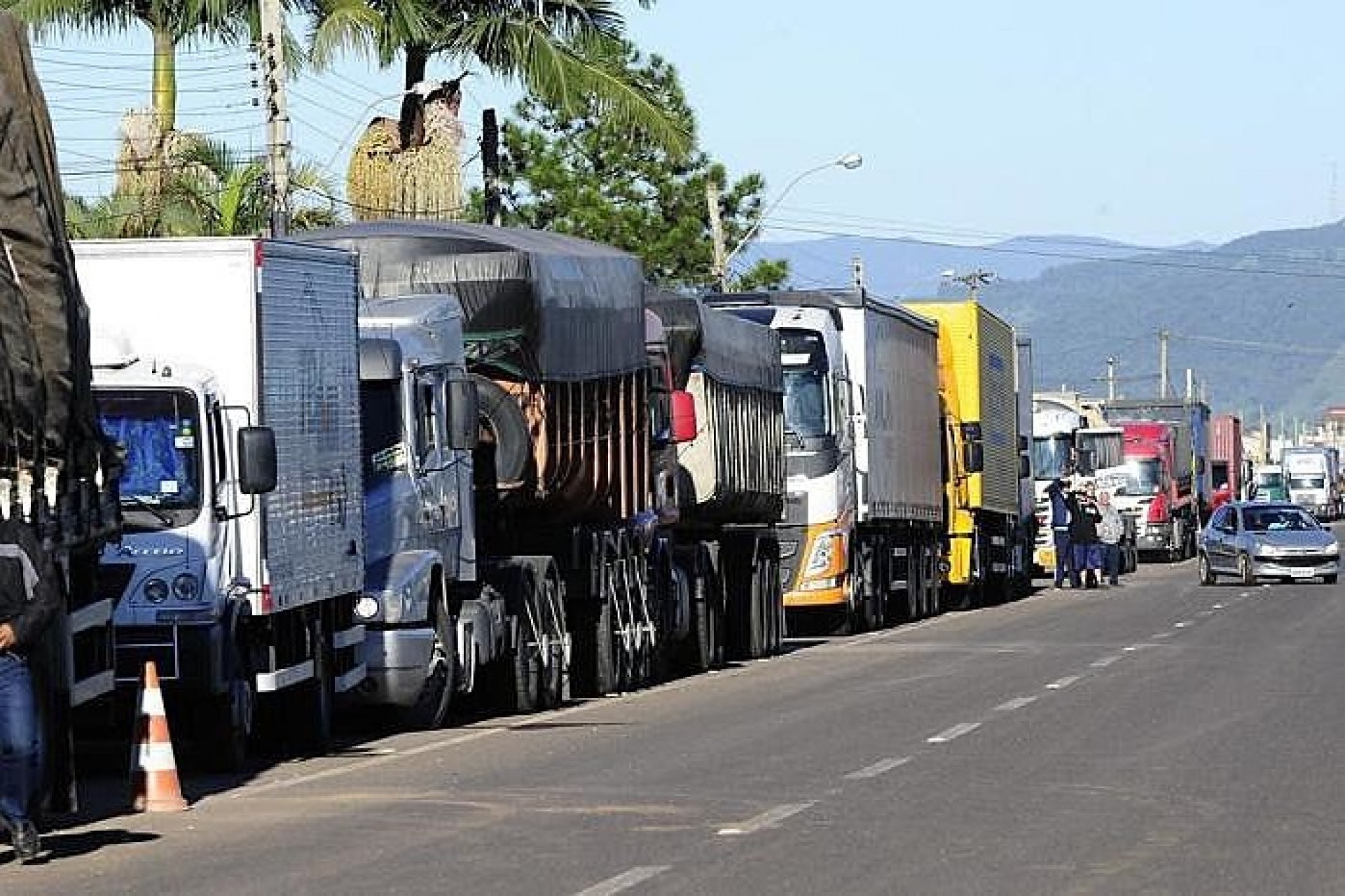 Nova greve de caminhoneiros está marcada para esta quarta-feira (19)