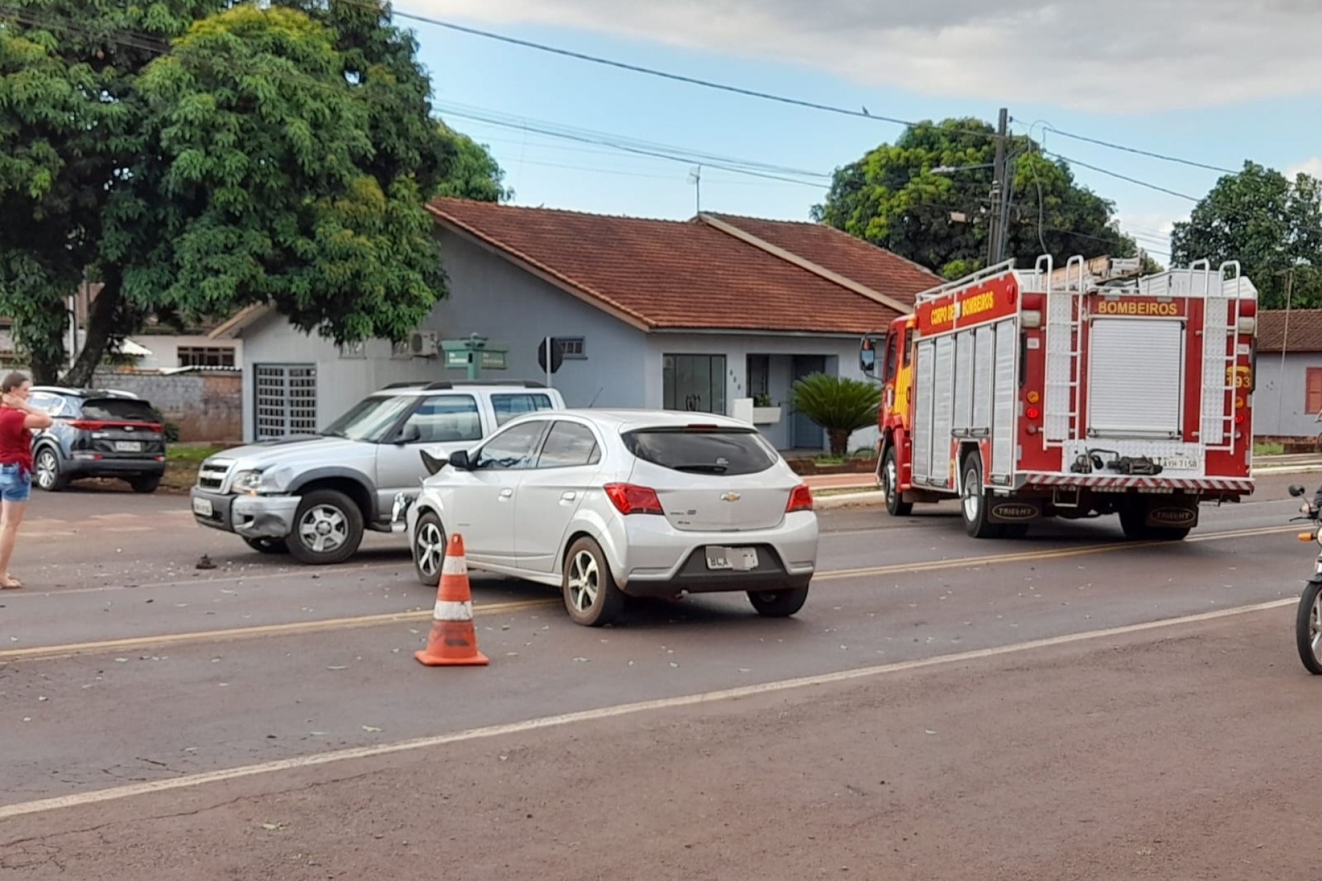 Onix de Missal e S-10 se envolvem em acidente na PR-317 em Santa Helena