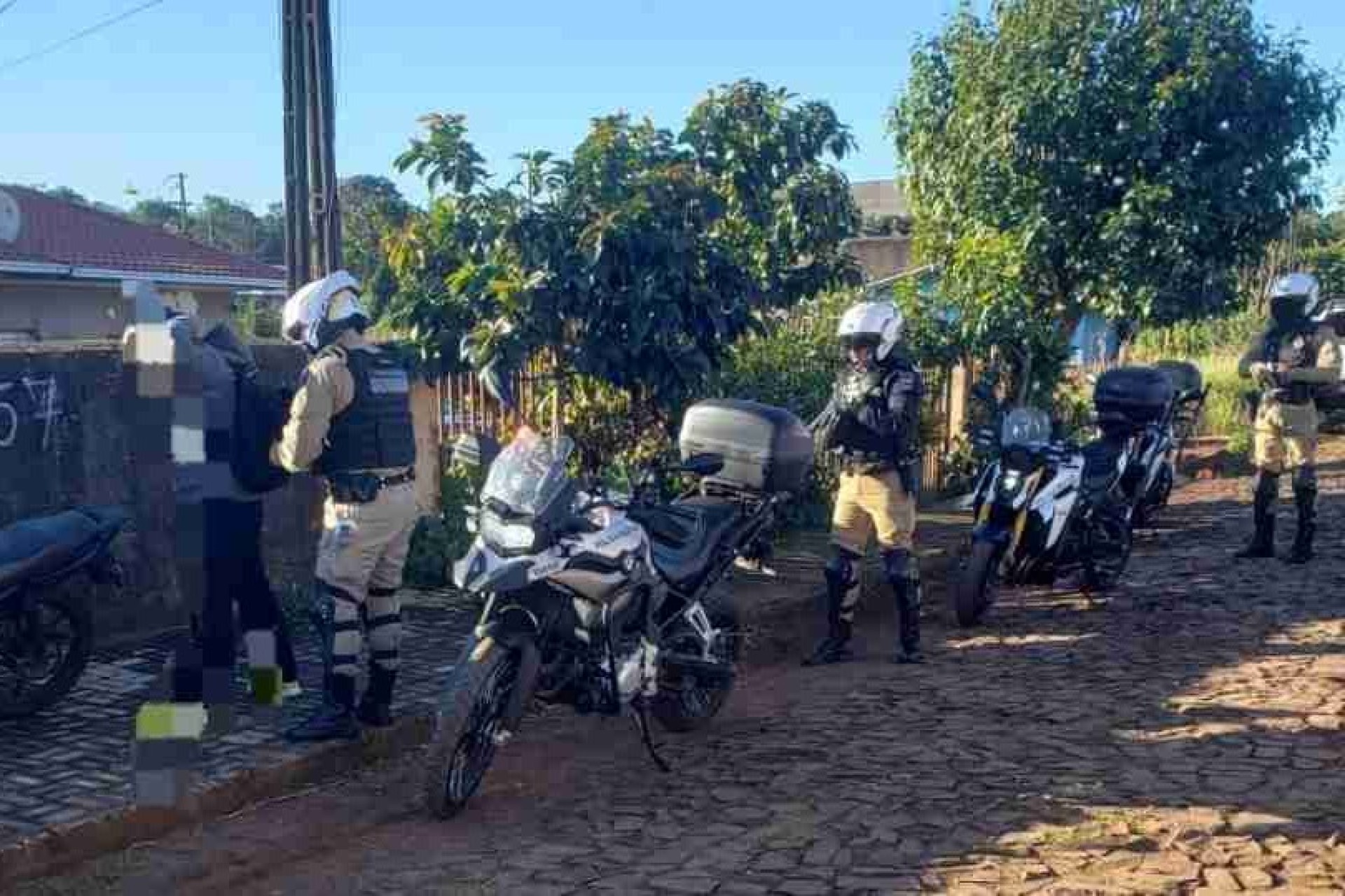 Operação de trânsito autua 32 motoristas e termina com prisão em Matelândia