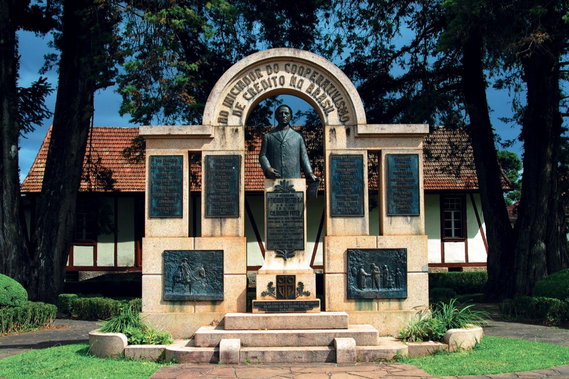 Padre Theodor Amstad é o patrono do cooperativismo brasileiro