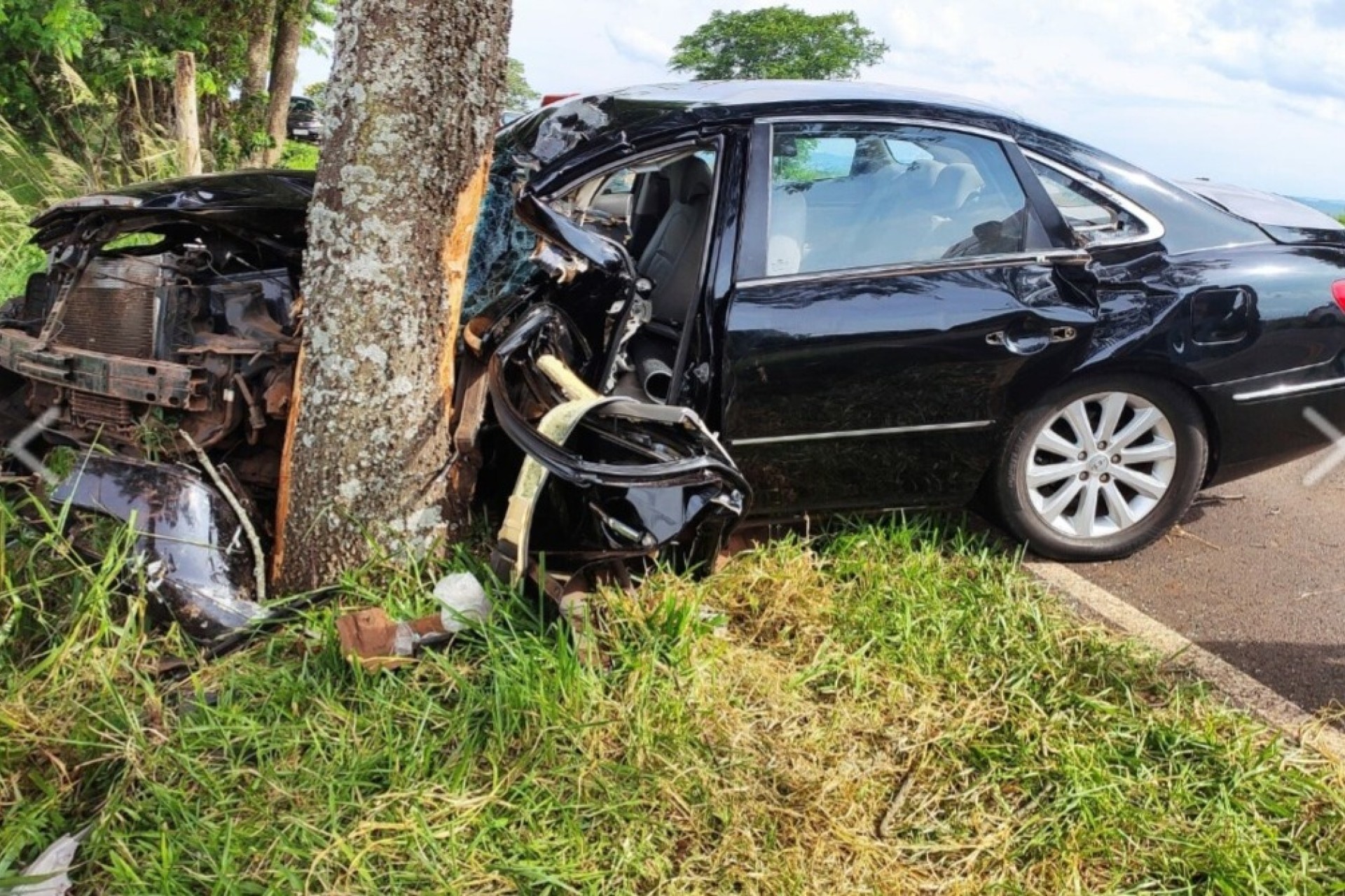 Pai e filho ficam gravemente feridos em acidente na Estrada da Santa em Itaipulândia