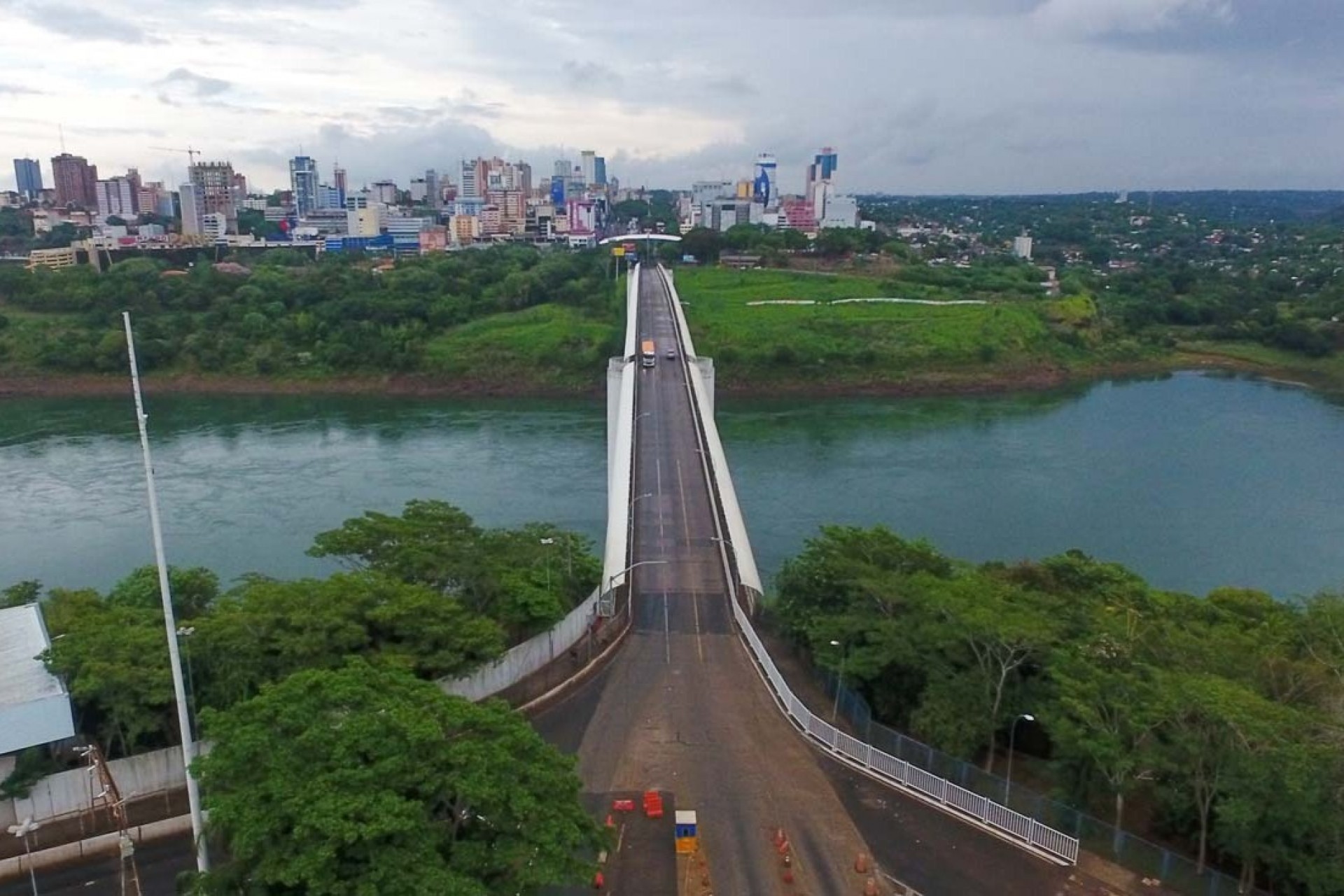 Paraguai publica Decreto para reabertura parcial da Ponte da Amizade
