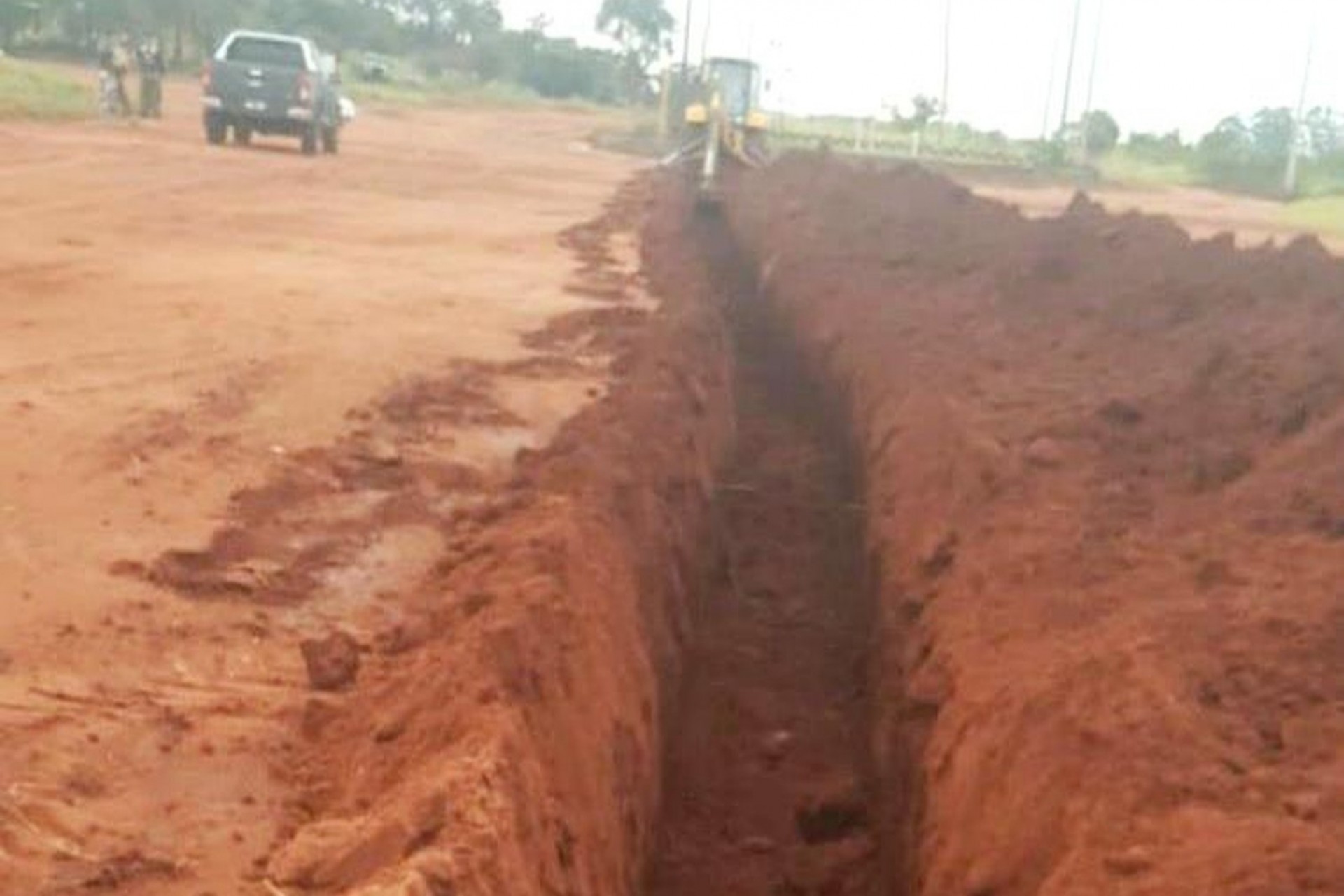 Paraguaios cavam valas para impedir que brasileiros entrem no país e governo decreta isolamento