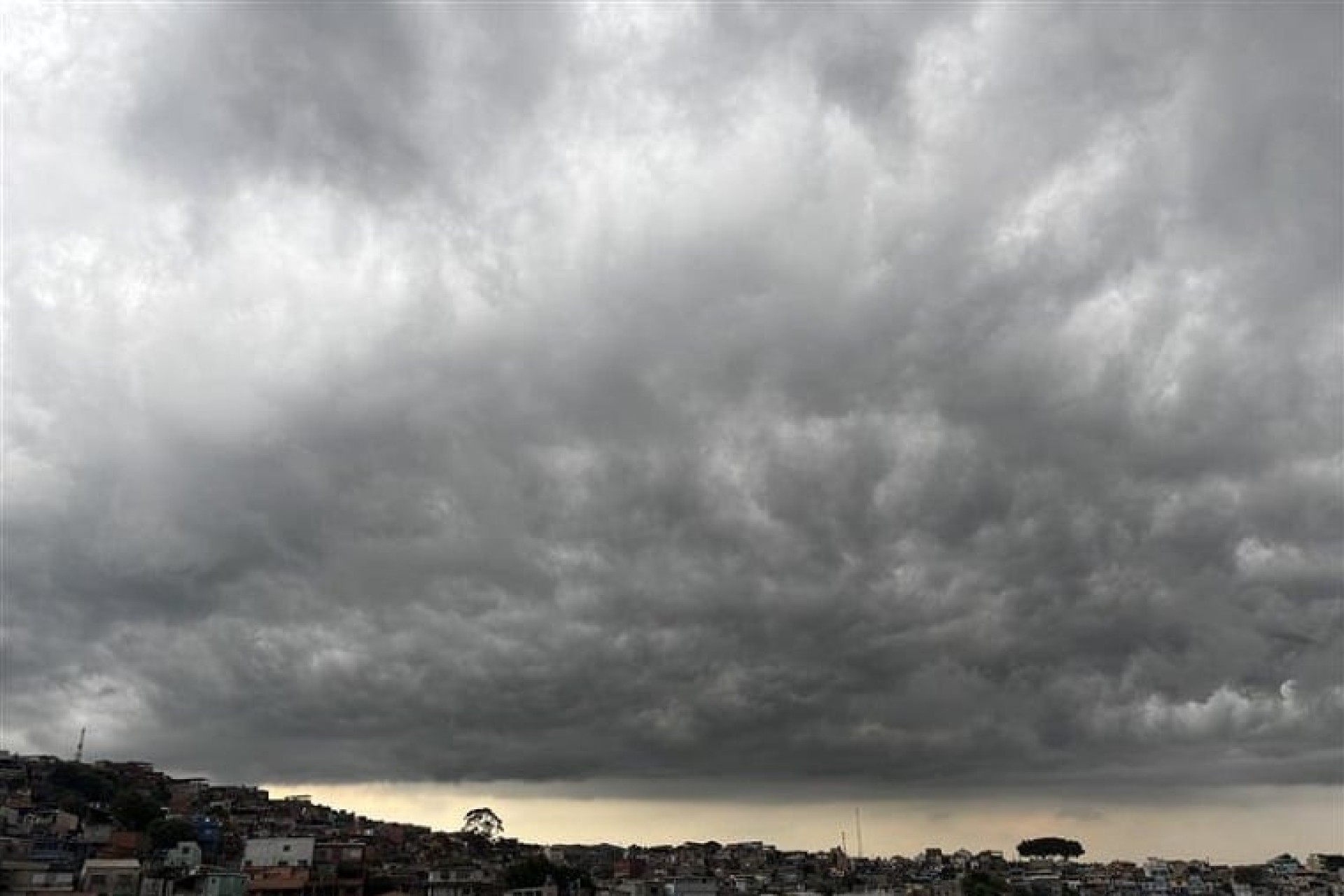 Paraná recebe três tipos de alertas de tempestades ao mesmo tempo; entenda cada um