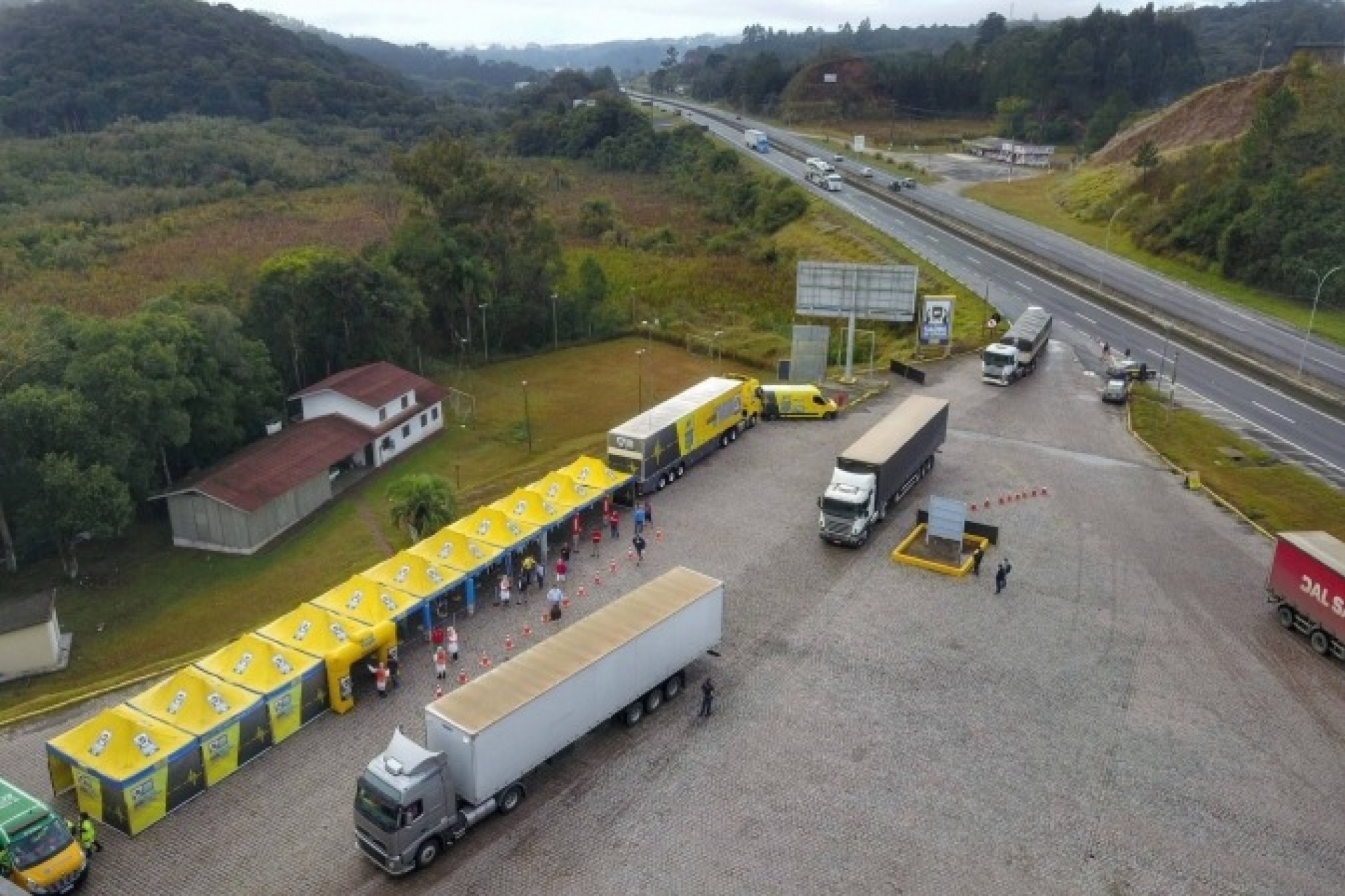 Paraná vai destinar primeiro lote da Janssen para vacinar trabalhadores do transporte