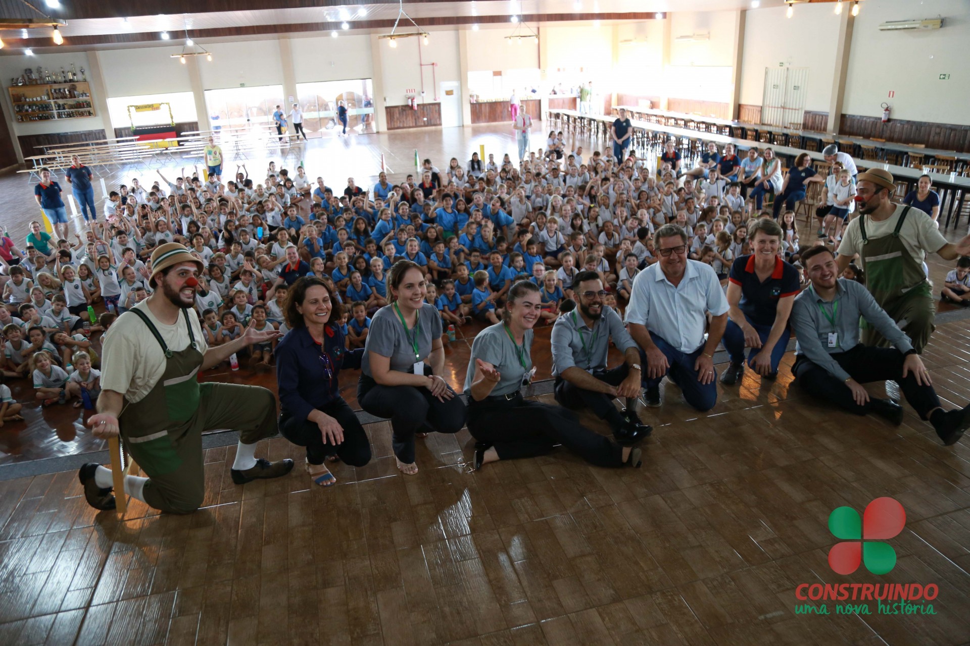 Parceria entre Administração Municipal e Sicredi proporcionou 03 momentos do Teatro Poupedi