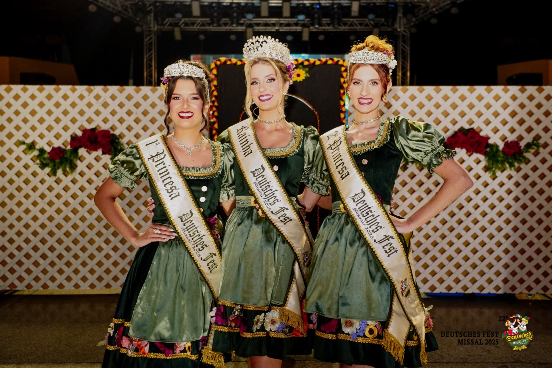 Paula Sbabo Jank é eleita rainha da  22ª Deutsches Fest