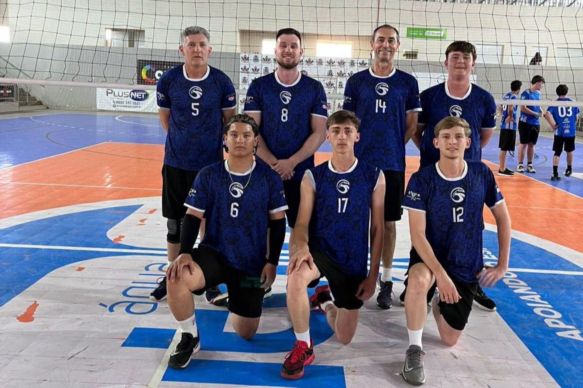 Perebas vence a terceira no Voleibol masculino em Missal e se isola na liderança