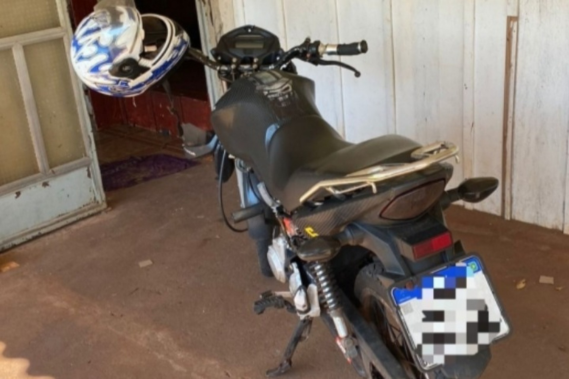 PM de Itaipulândia apreende moto roubada em Medianeira e detém mulher por receptação