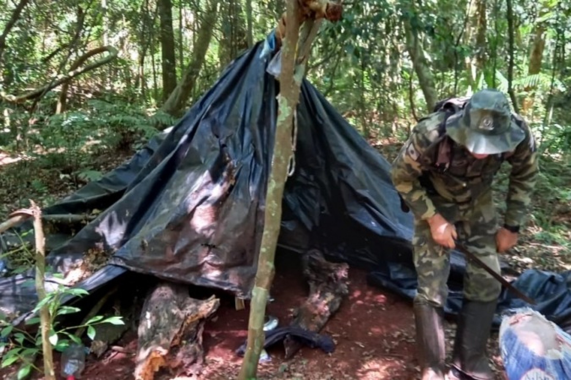 Polícia Ambiental destrói acampamentos dentro do Parque Nacional