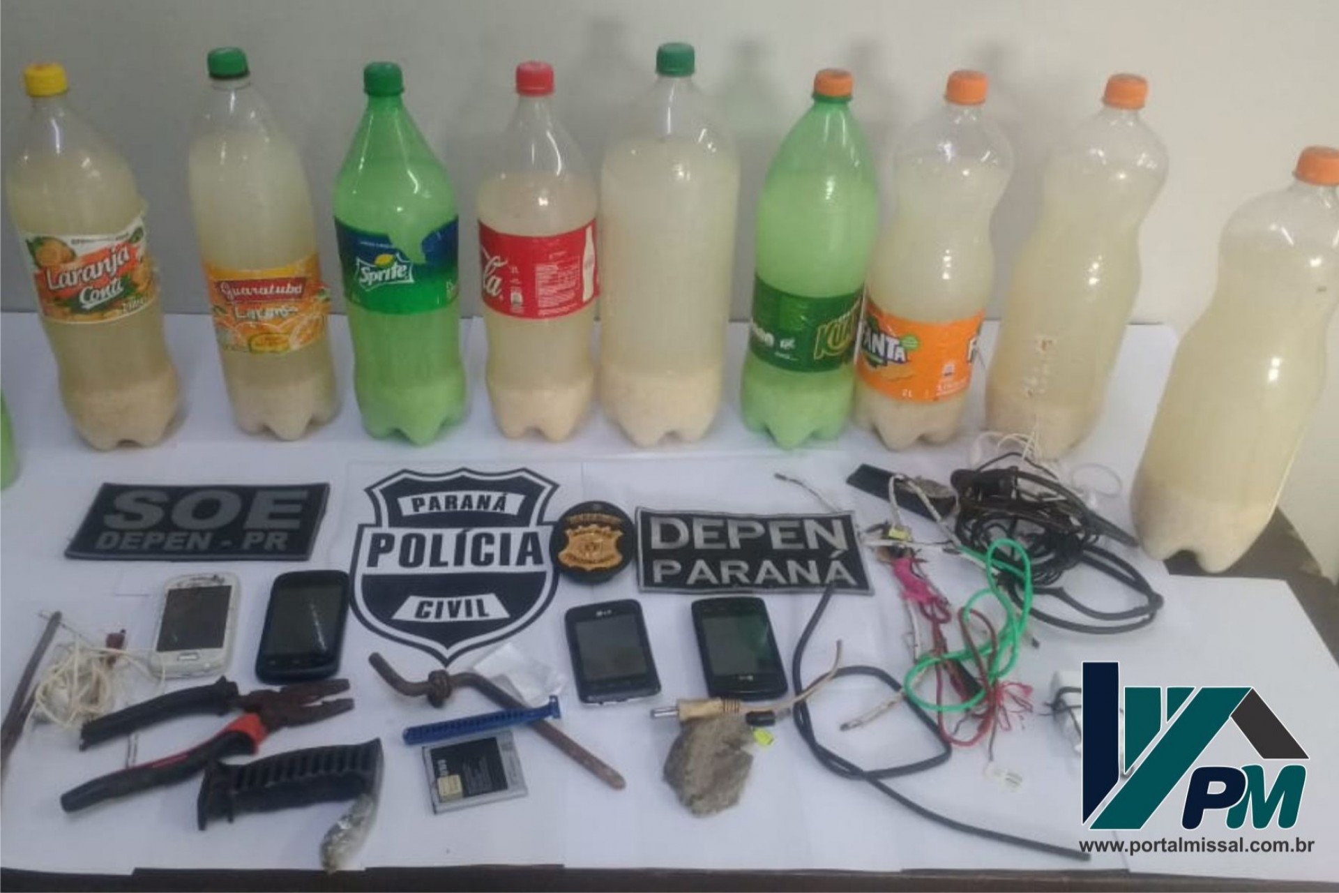 Polícia apreende celulares e objetos proibidos em carceragem da Delegacia de São Miguel
