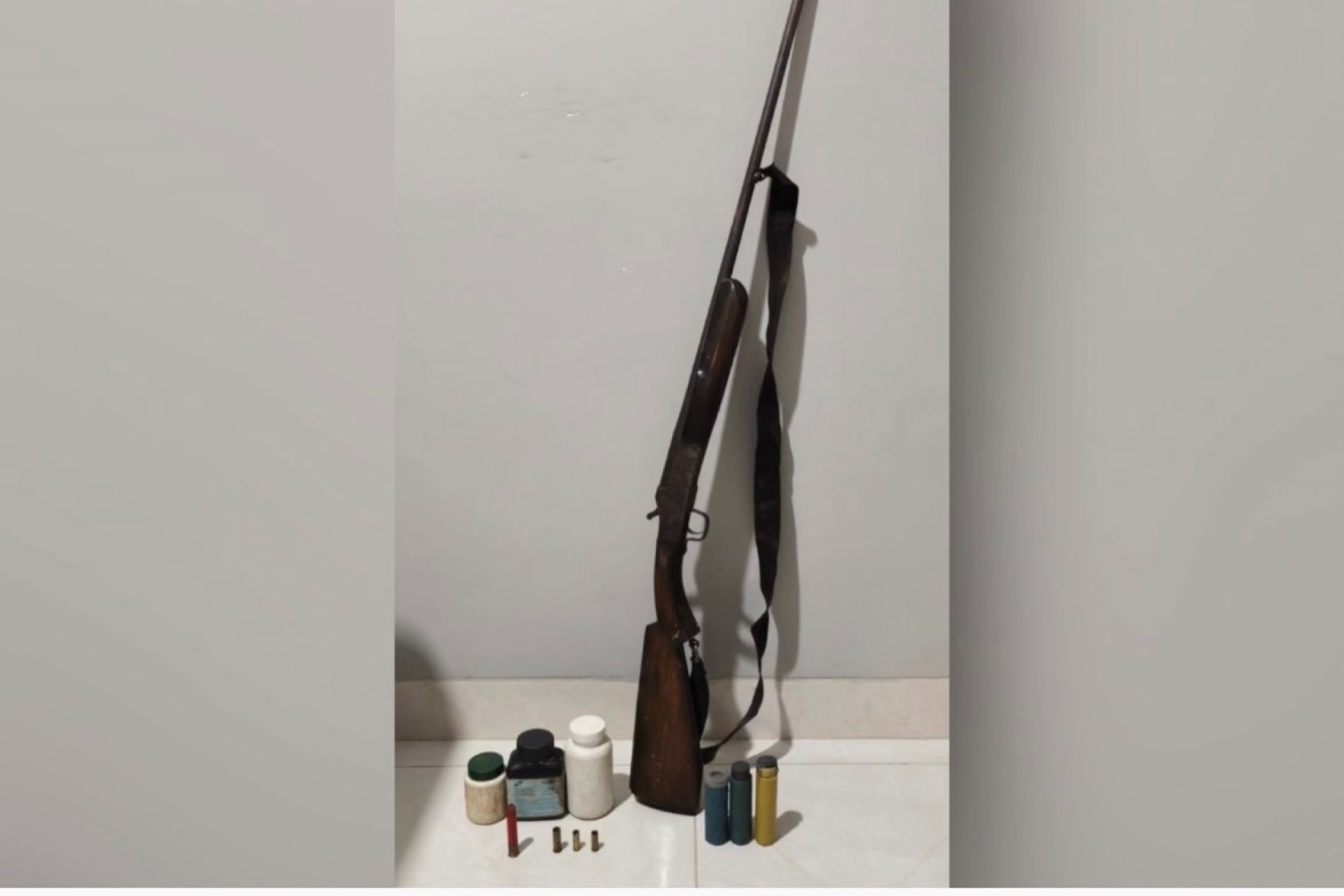 Polícia Civil apreende arma de fogo durante cumprimento de mandado por violência doméstica