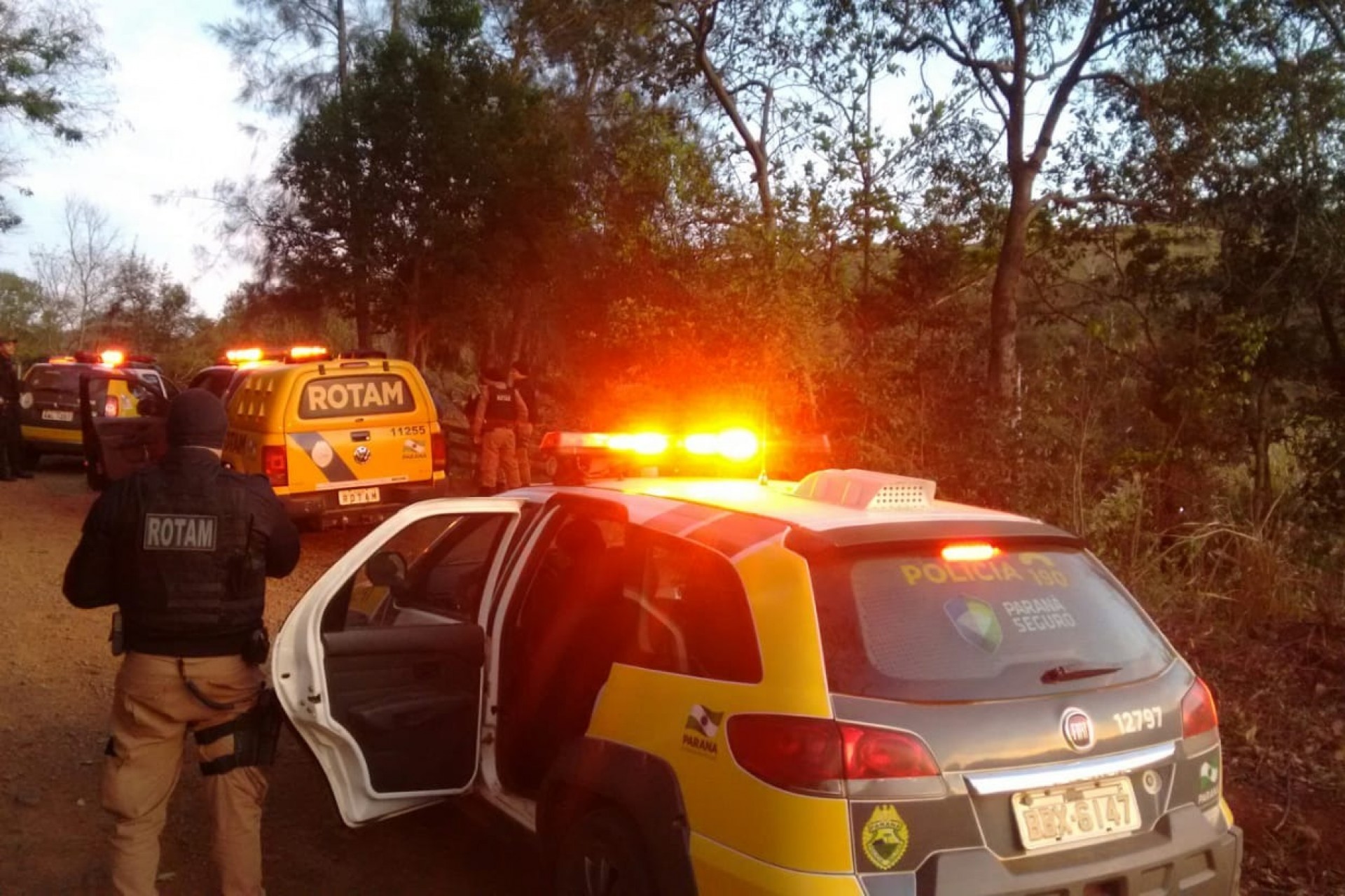 Polícia Militar cumpre mandados de prisão em Missal; dois foram presos