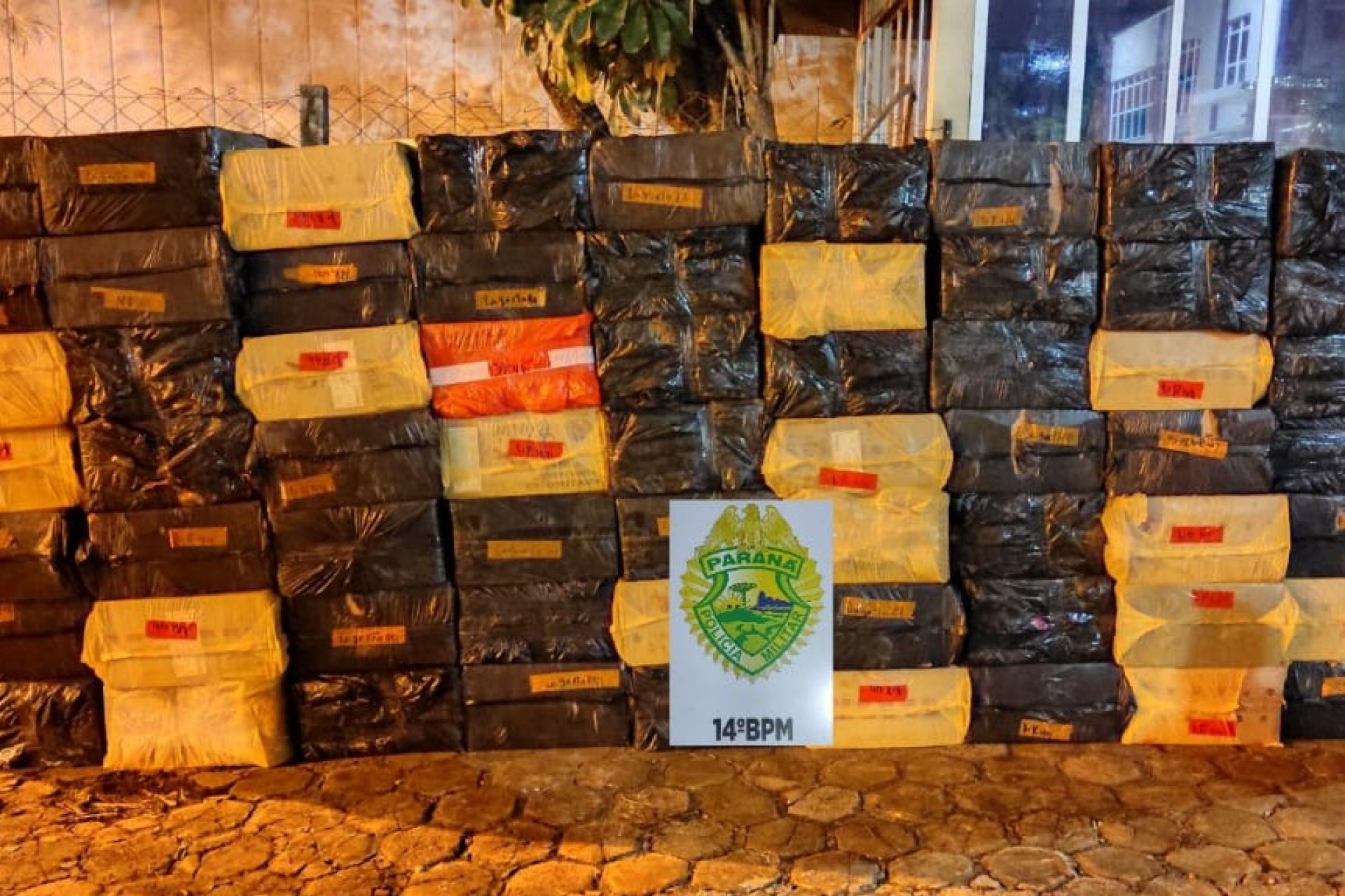 Polícia Militar de Itaipulândia apreende veículo e 191 caixas de cigarros