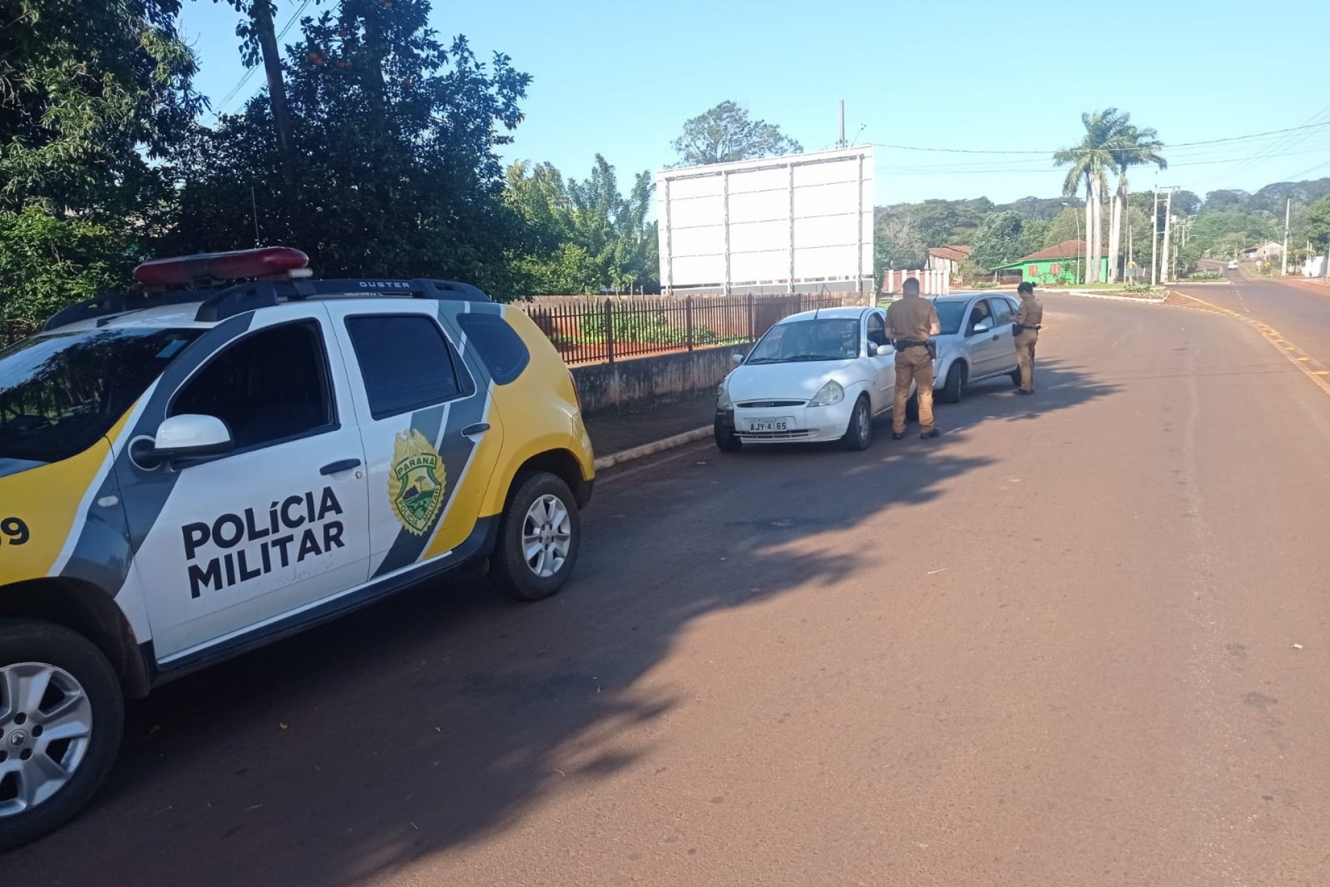 Polícia Militar de Itaipulândia intensifica abordagens a veículos e pessoas