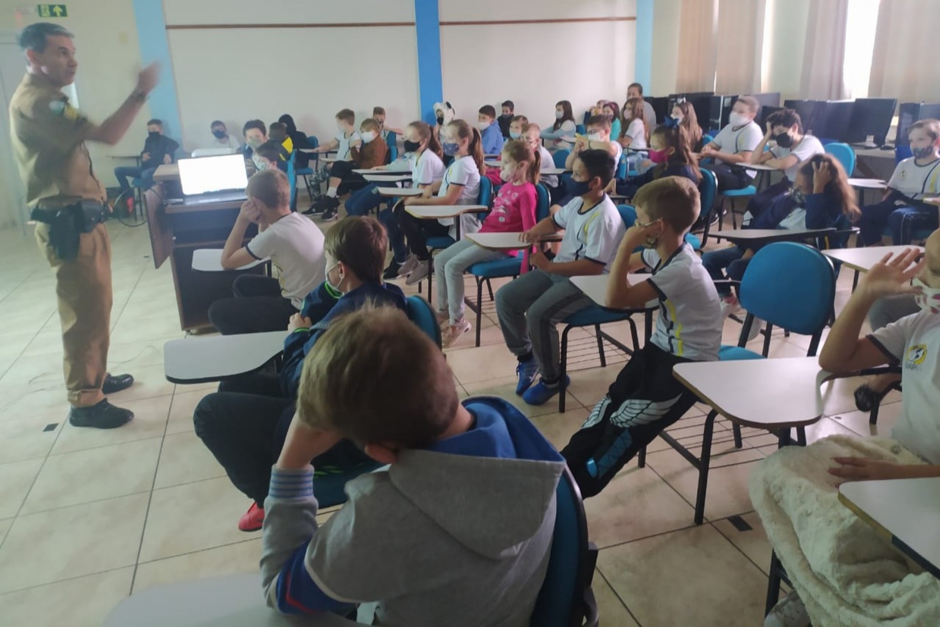 Polícia Militar de Missal realiza palestra sobre Bullying em escola