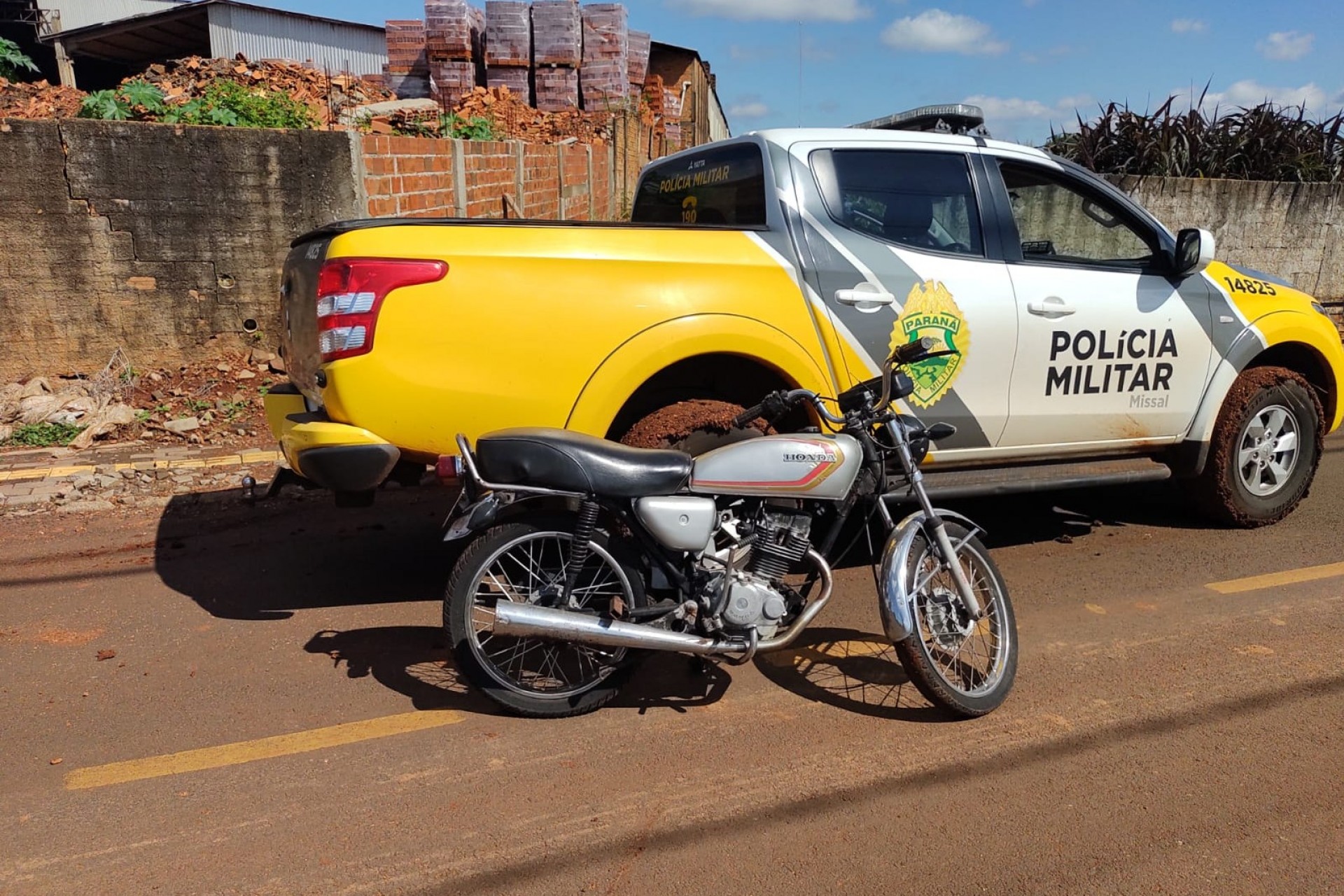 Polícia Militar de Missal recupera motocicleta furtada