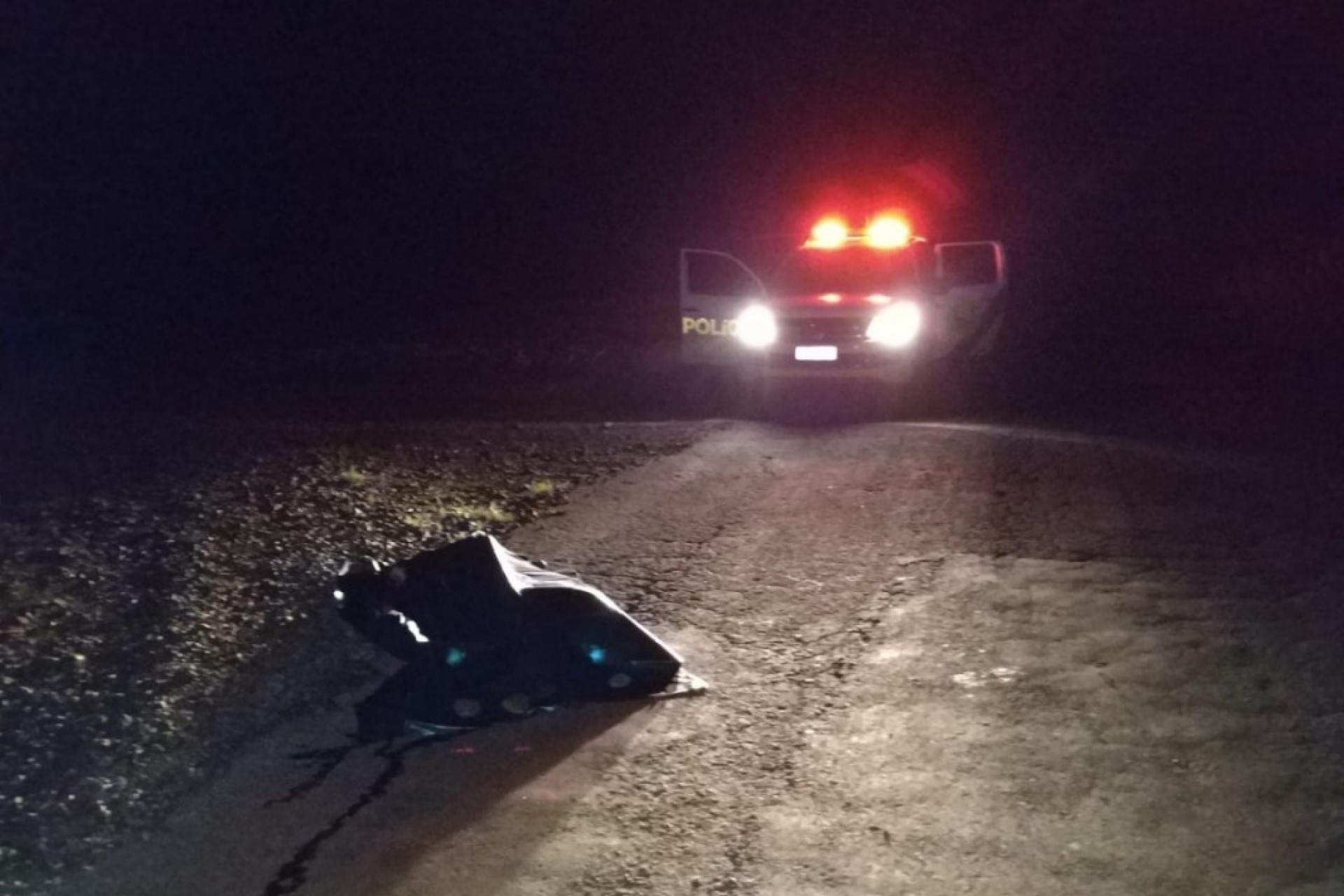 Polícia Militar encontra corpo de mulher no meio de estrada no interior de São Miguel