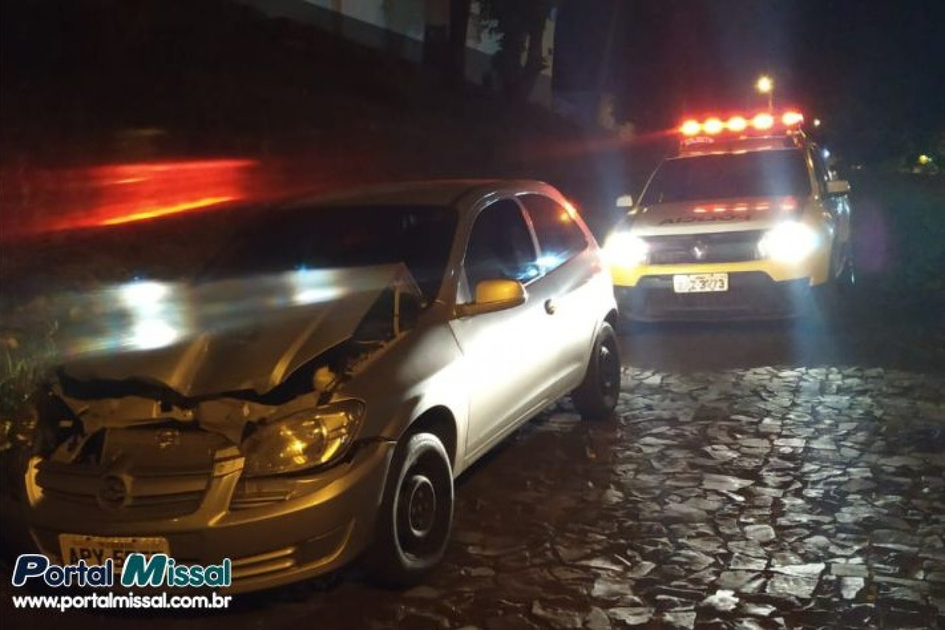 Polícia Militar recupera carro roubado abandonado no centro de São Miguel do Iguaçu