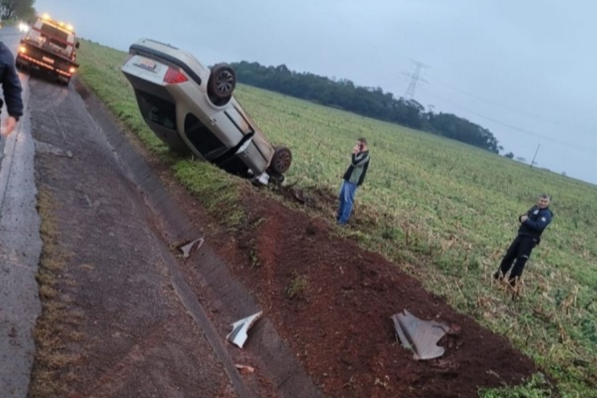 PR 497: capotamento é registrado em São Miguel do Iguaçu na estrada da prainha