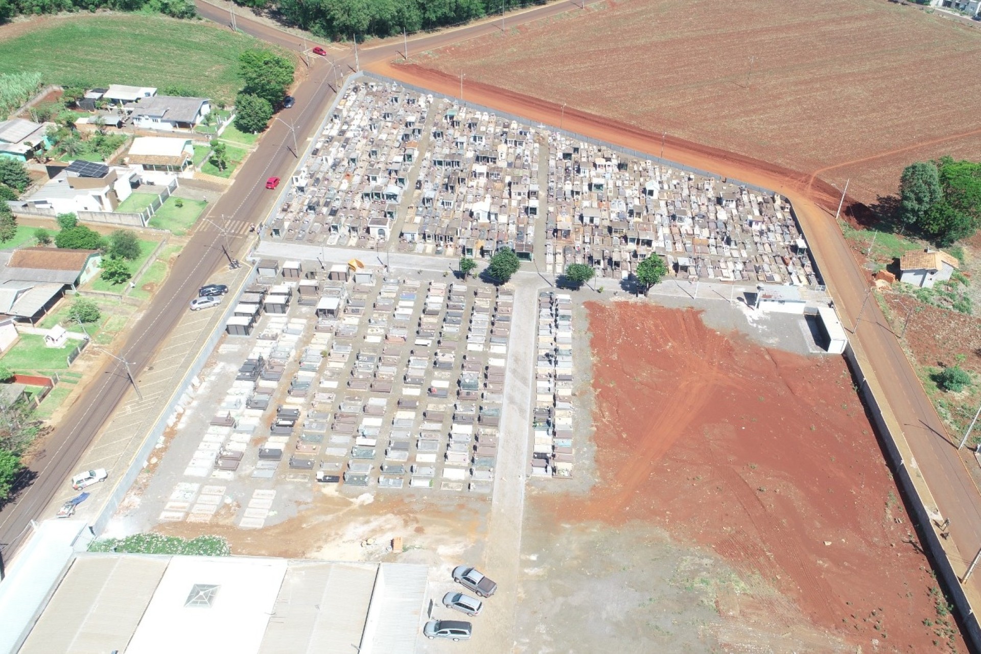 Prazos para limpeza e reformas no Cemitério Municipal