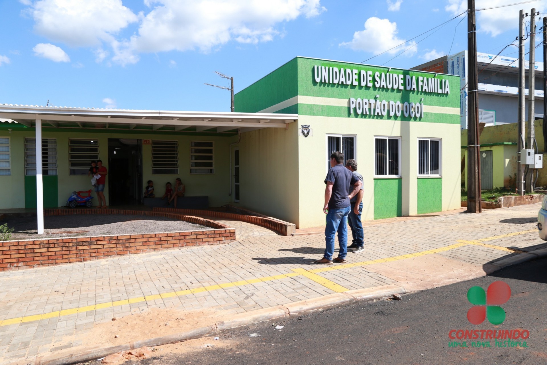 Prefeito e vice de Missal acompanham obras que estão em andamento no município