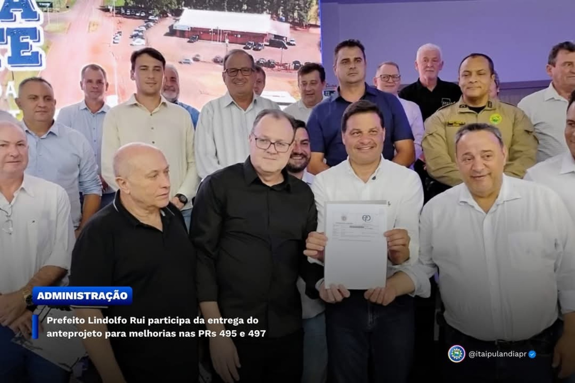 Prefeito Lindolfo Rui participa da entrega do anteprojeto para melhorias nas PRs 495 e 497