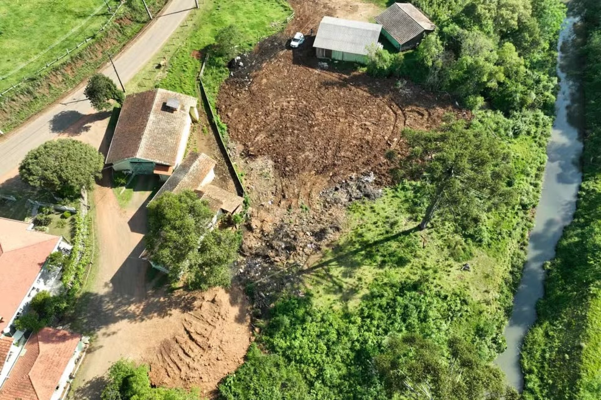 Prefeitura é multada por cometer crimes ambientais com máquinas em propriedade particular no Paraná