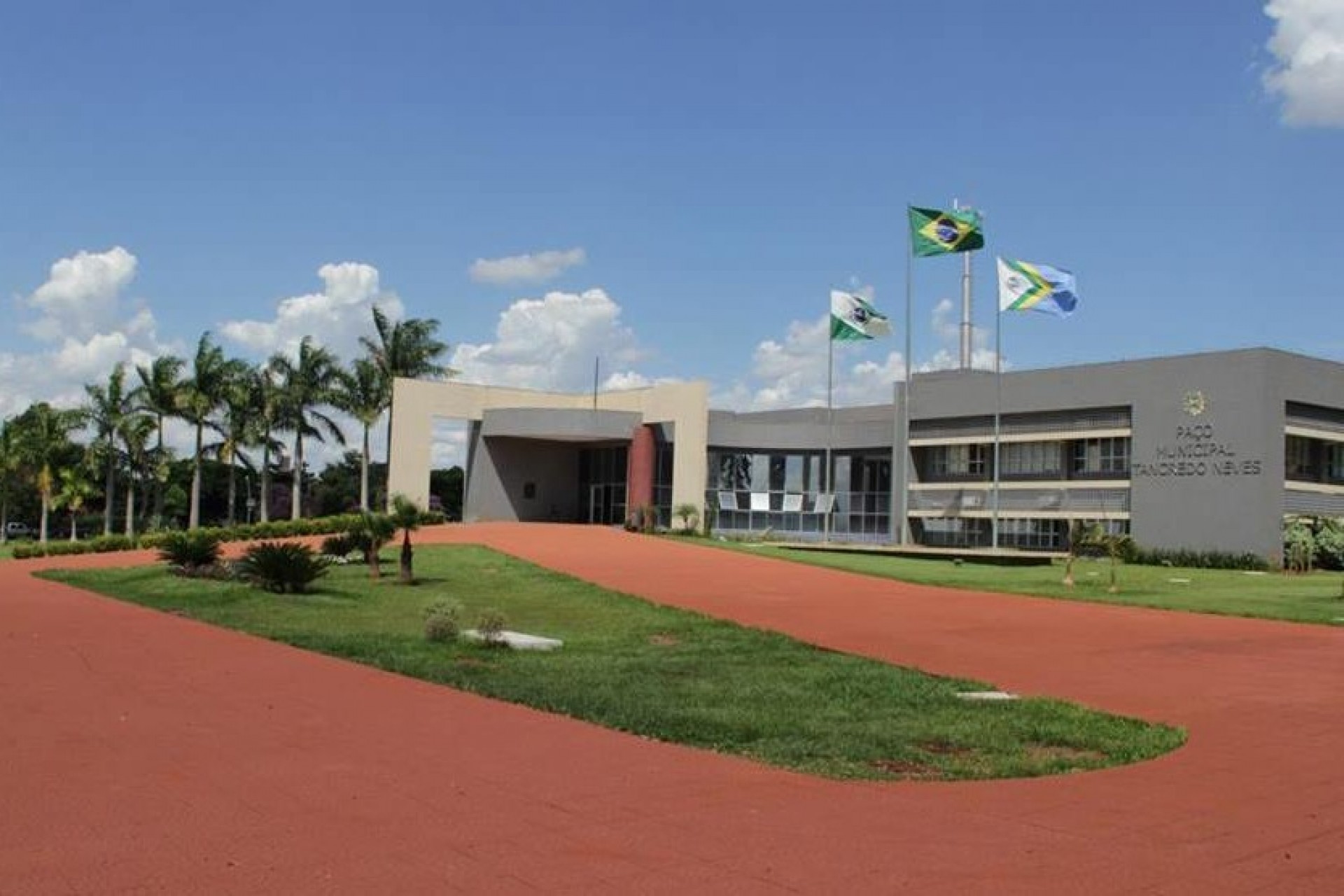 Presa em Cascavel suspeita de desviar R$ 420 mil de prefeitura de Itaipulândia