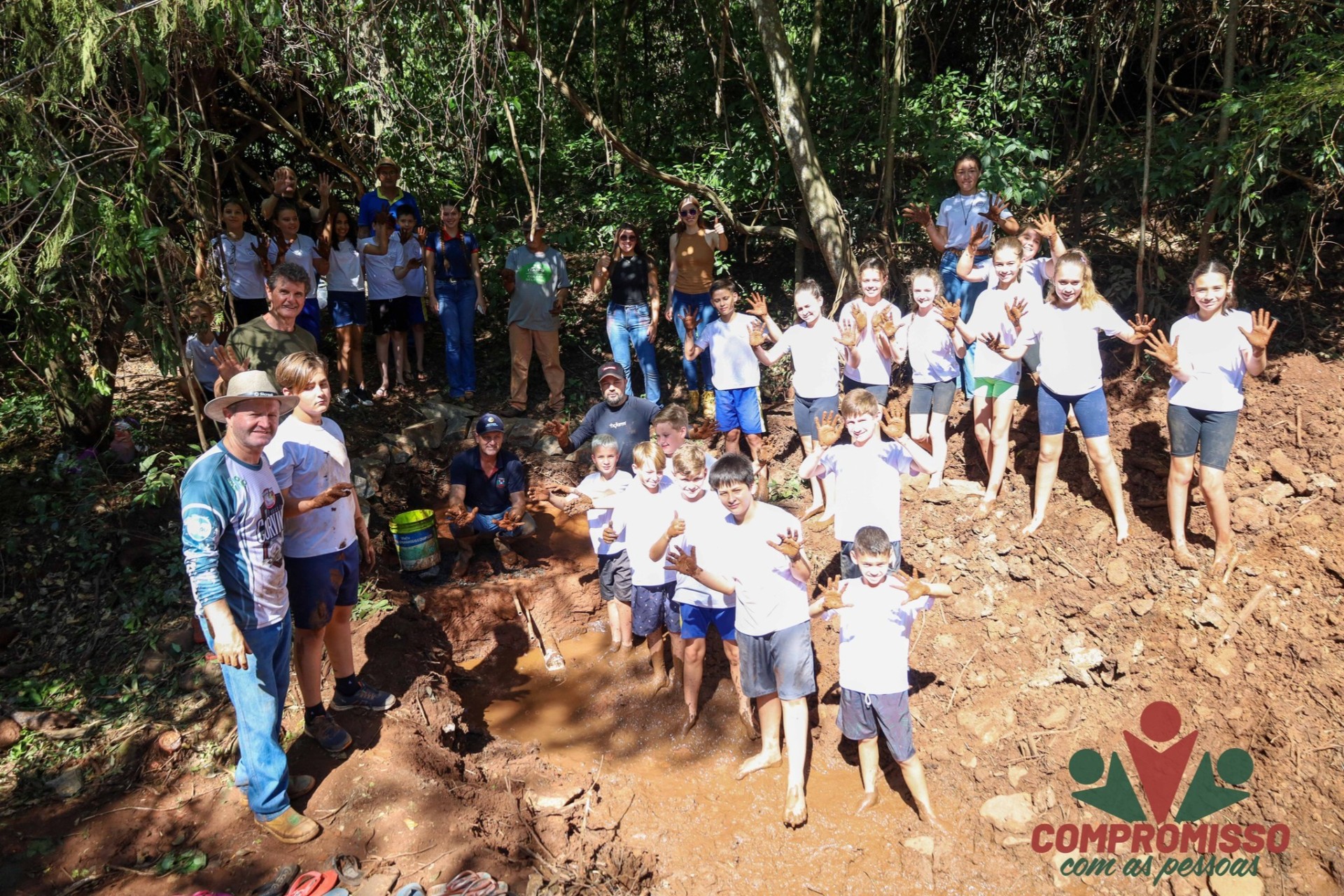 Proteção de nascente promove educação ambiental à alunos de escola de Dom Armando