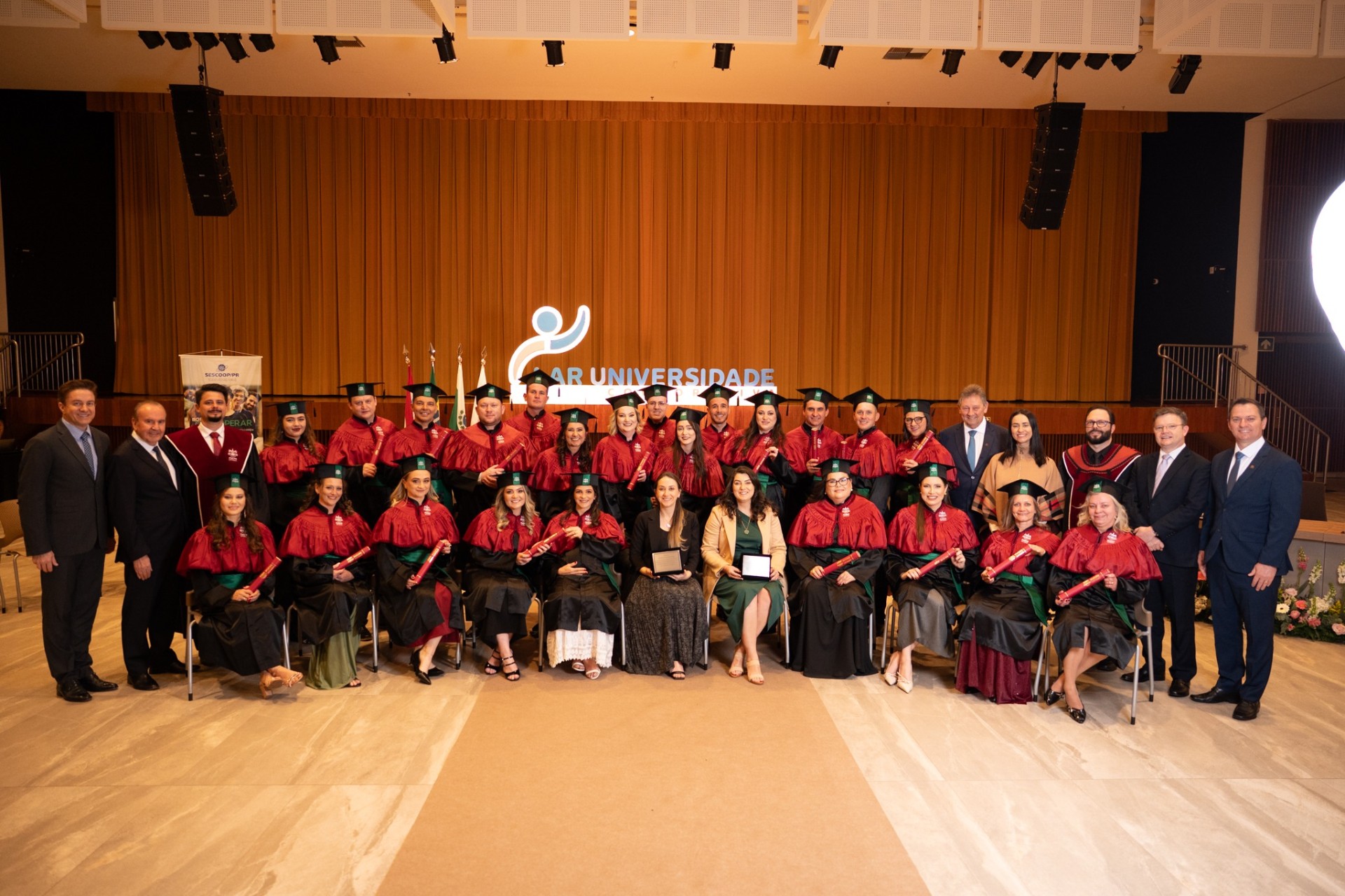 PUCPR, Lar e Sescoop celebram formatura pioneira em Gestão Integrada de Agronegócios
