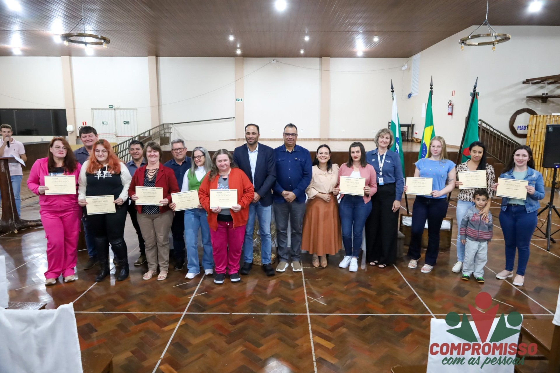 Qualifica Paraná: Certificados do Curso de Confeitaria e Panificação são entregues em Missal