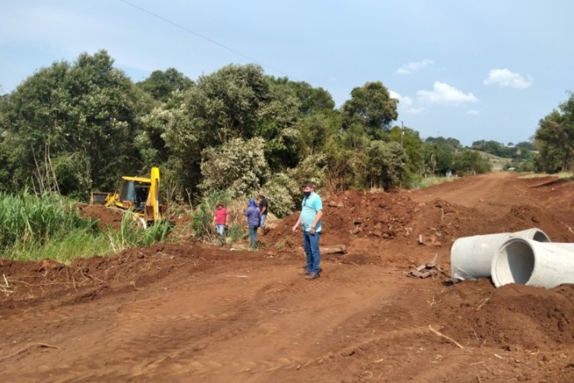 Readequação de Estrada em São Pedro mobiliza várias equipes da Administração Municipal