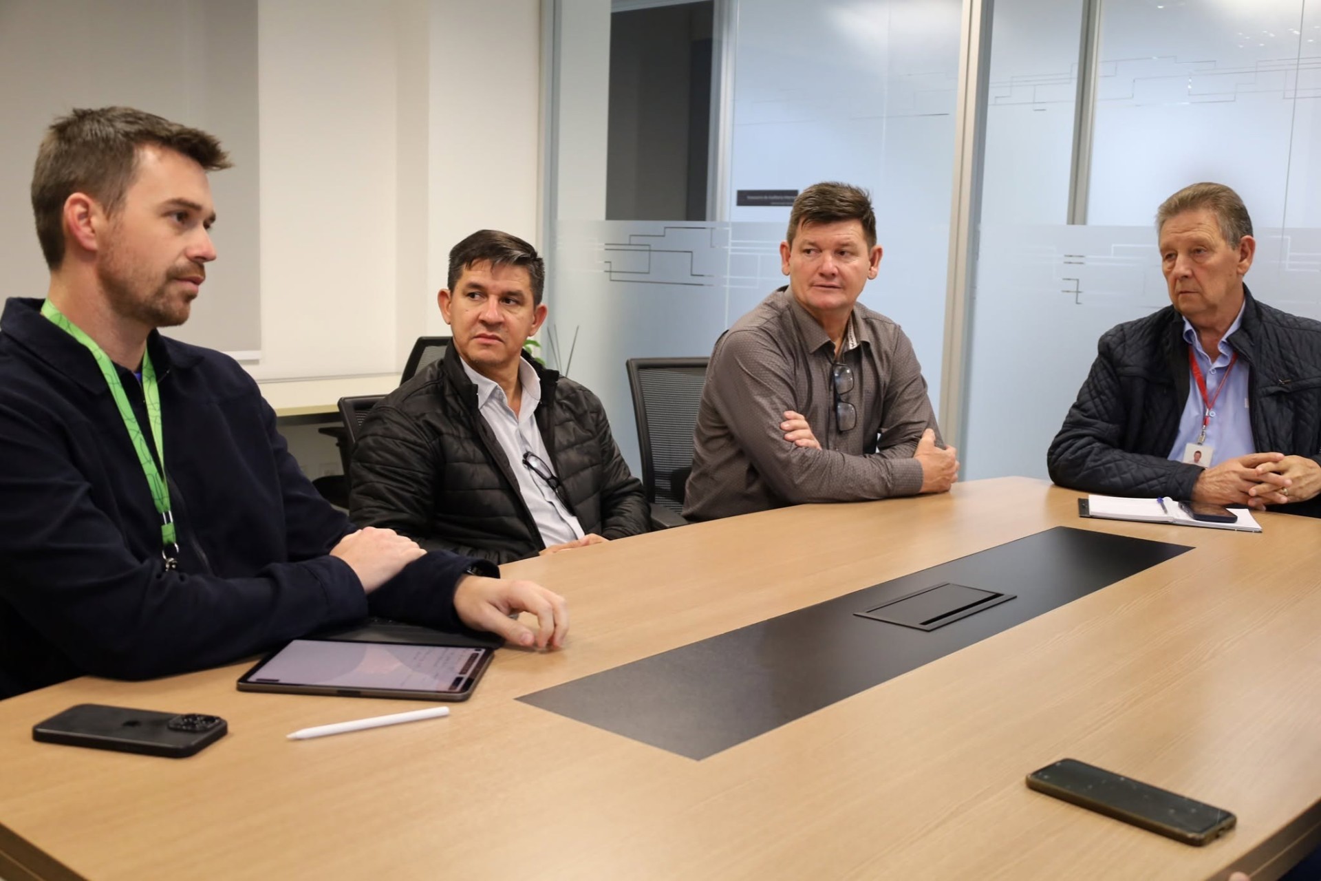 Representantes de Missal participam de reunião na Cooperativa Lar para discutir produção sustentável