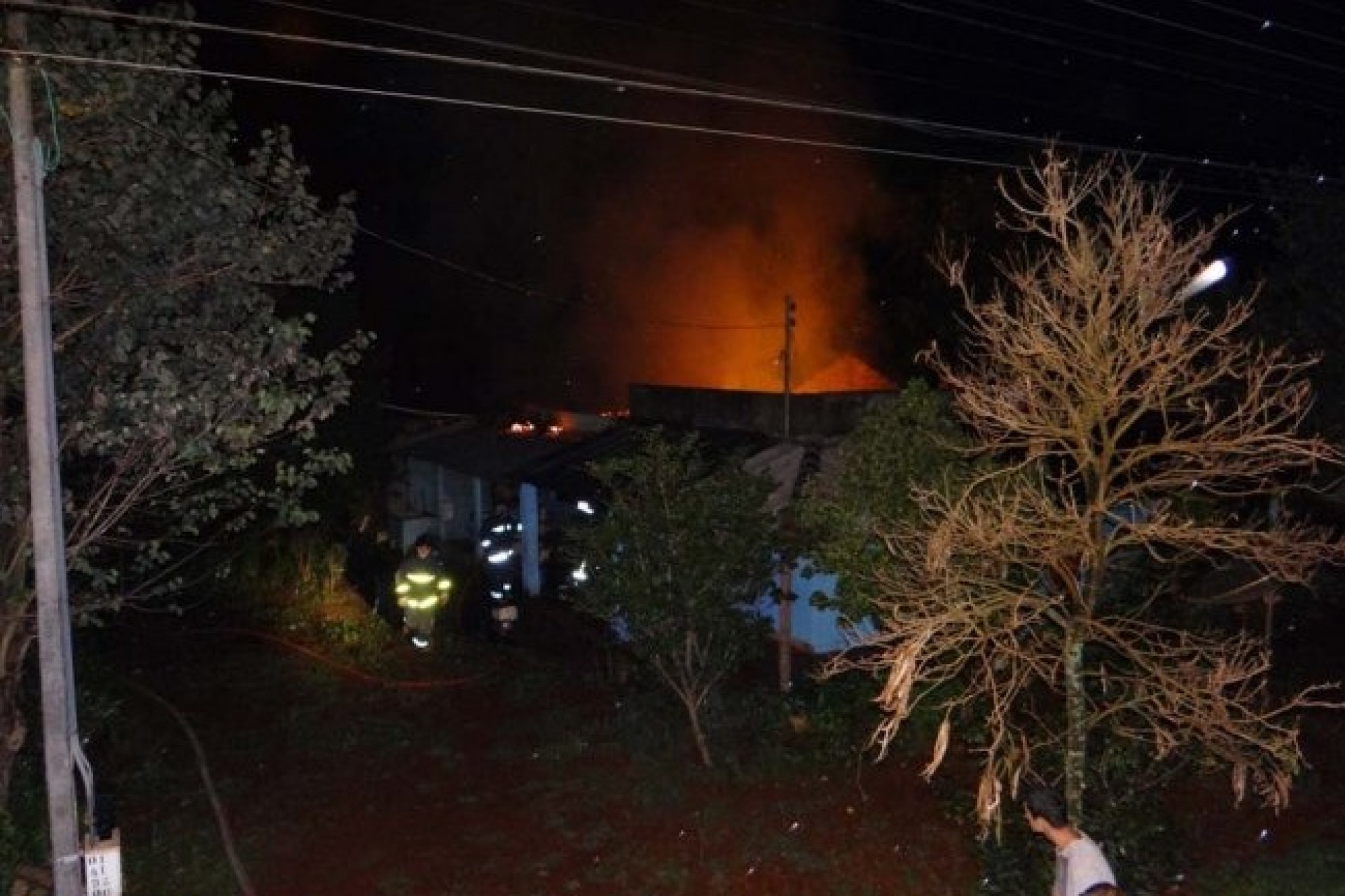 Residência é consumida pelo fogo no distrito de São Clemente em Santa Helena