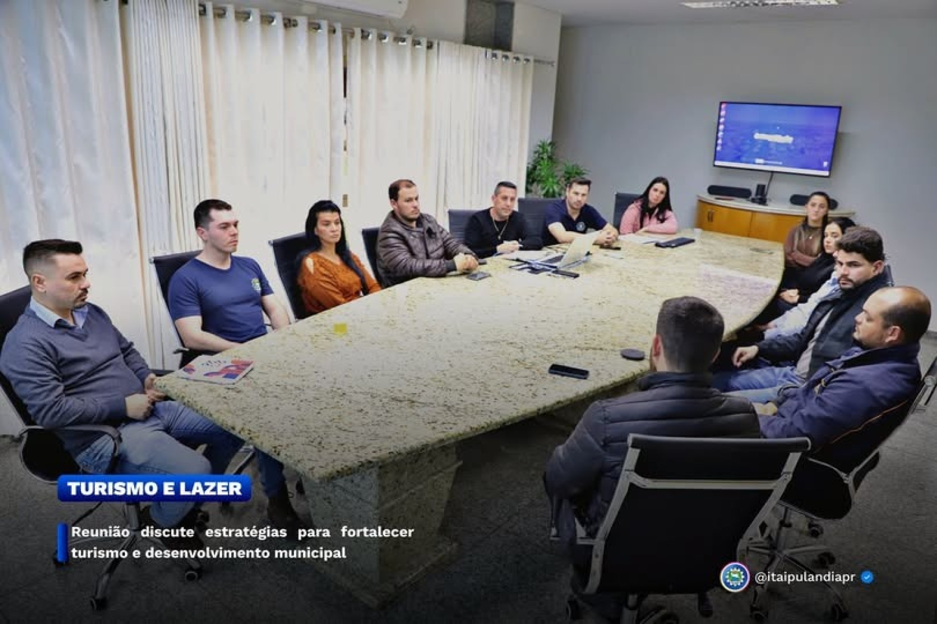 Reunião discute estratégias para fortalecer turismo e desenvolvimento municipal em Itaipulândia