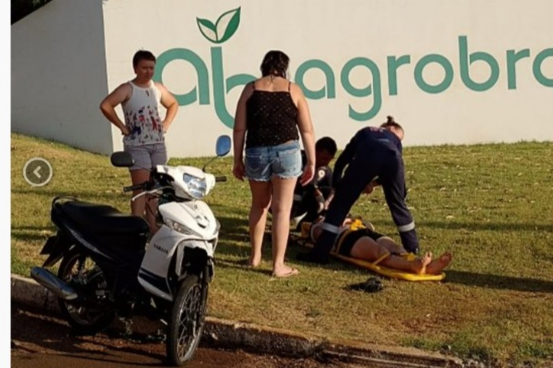 SAMU é acionado para socorrer motociclista envolvida em acidente de trânsito em Missal