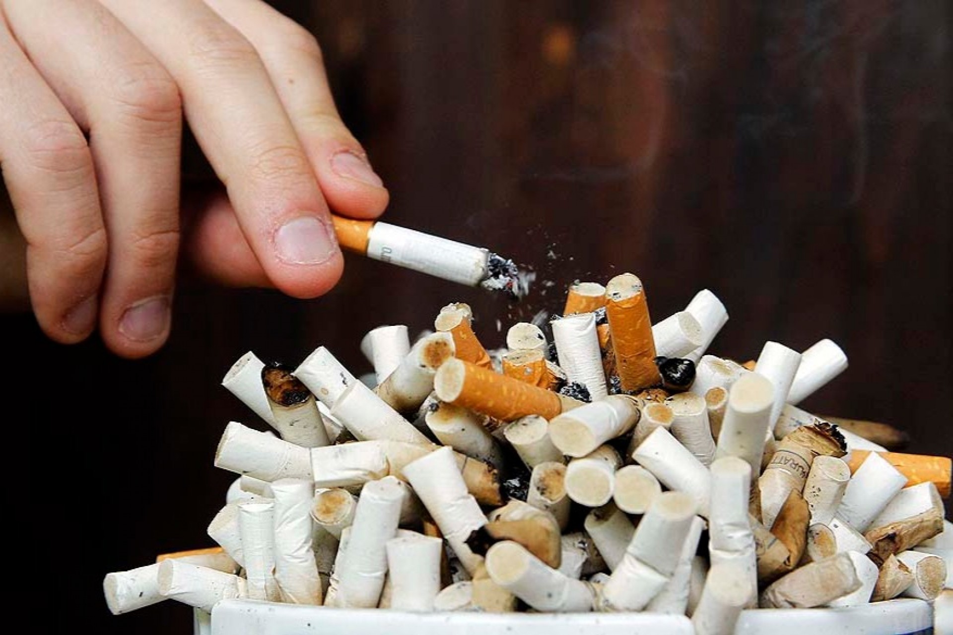 Saúde alerta para riscos da Covid-19 em fumantes