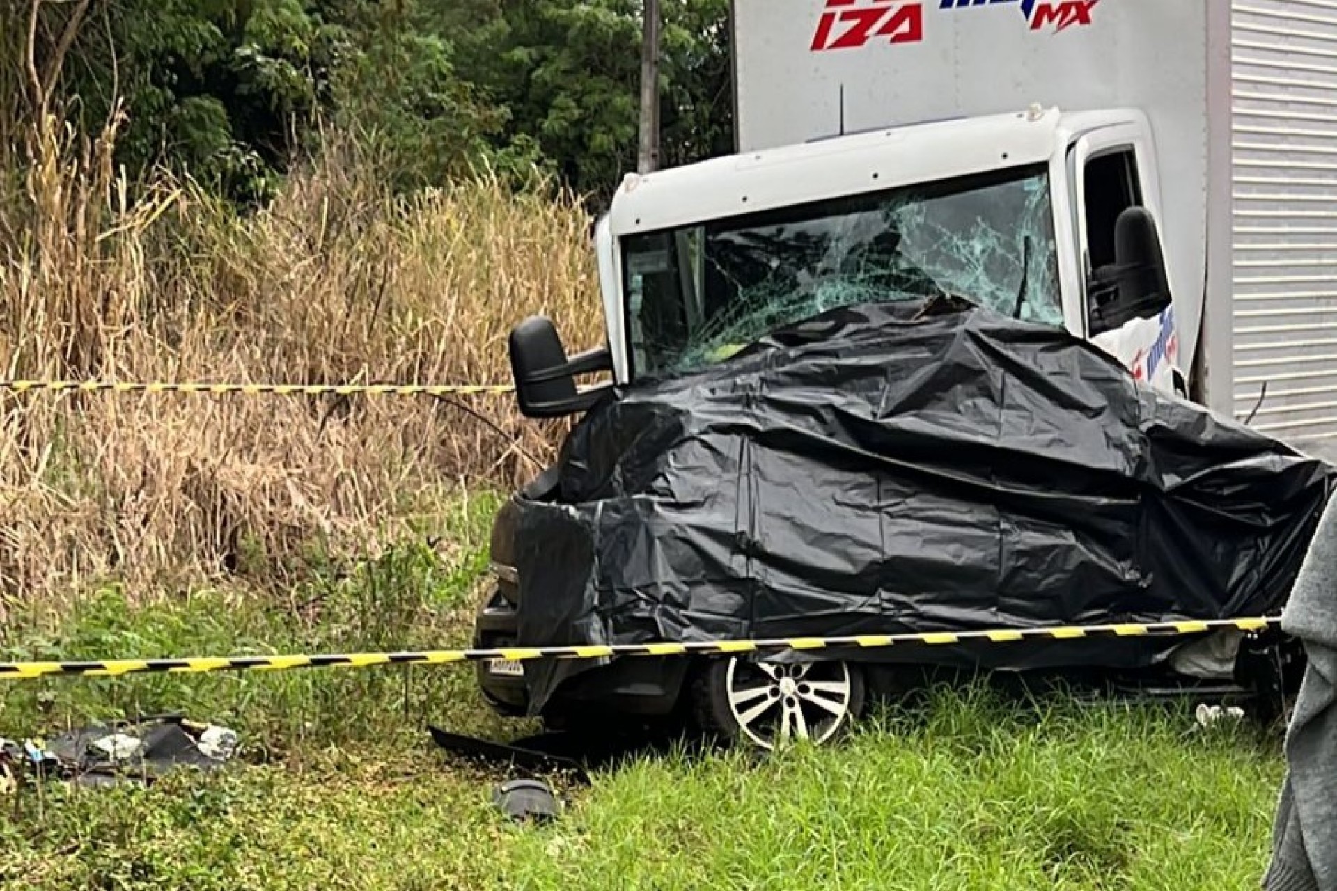 Serranópolis: Pai e filho morrem em grave acidente envolvendo carro e caminhão