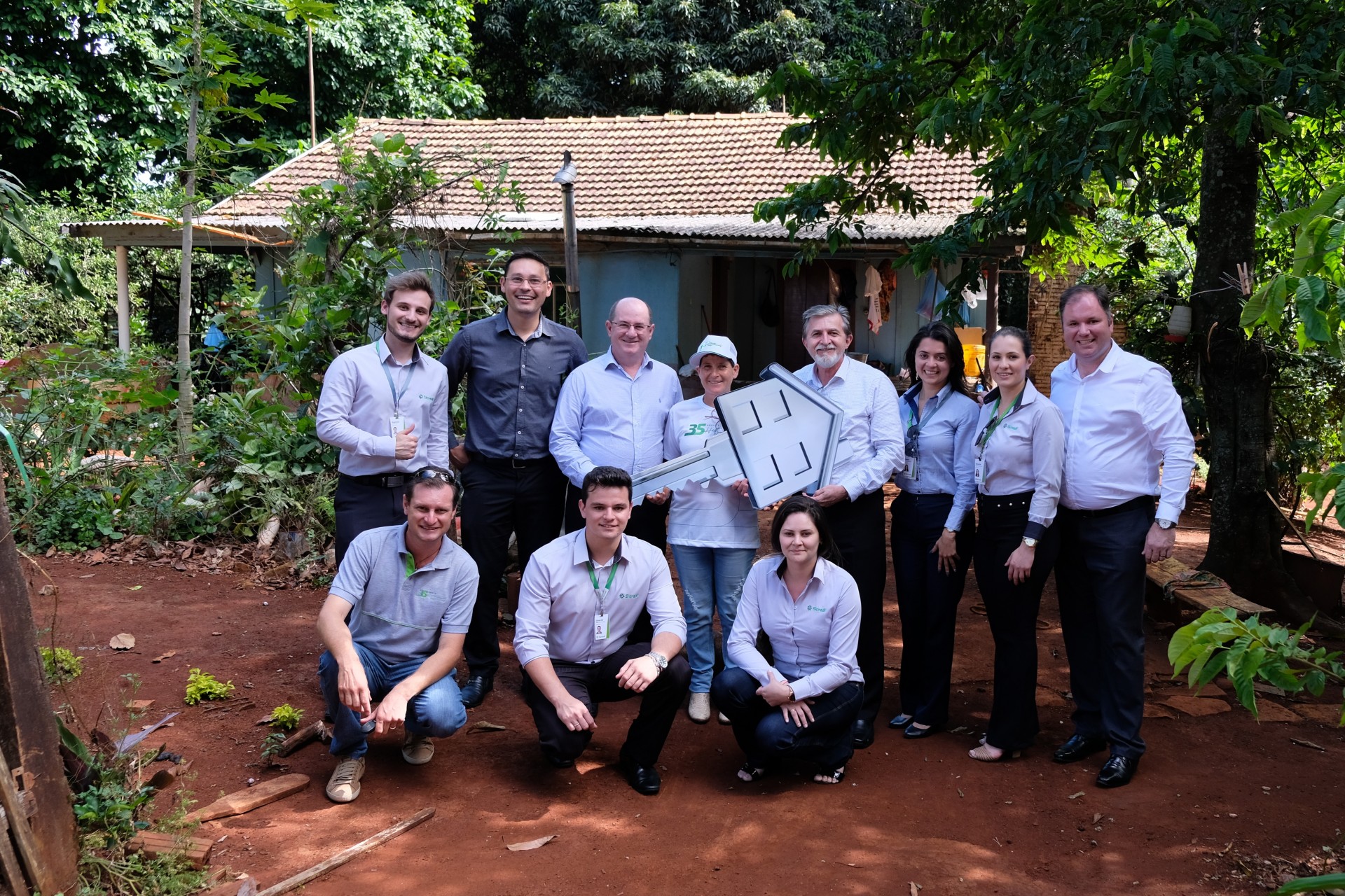 Sicredi Vanguarda entrega carros e casa da campanha 35 Anos de Histórias Cooperativas