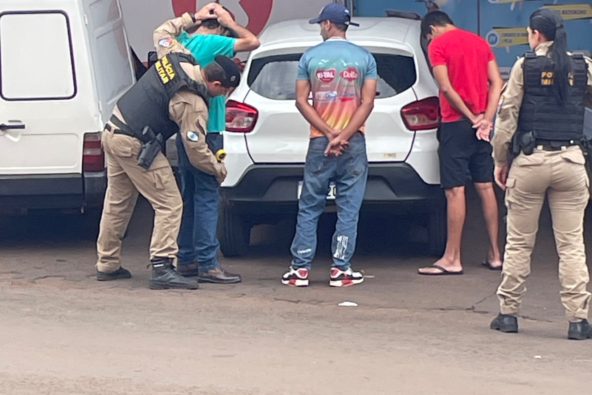Suspeitos de furtos em estabelecimentos comerciais são detidos pela Polícia Militar em Missal