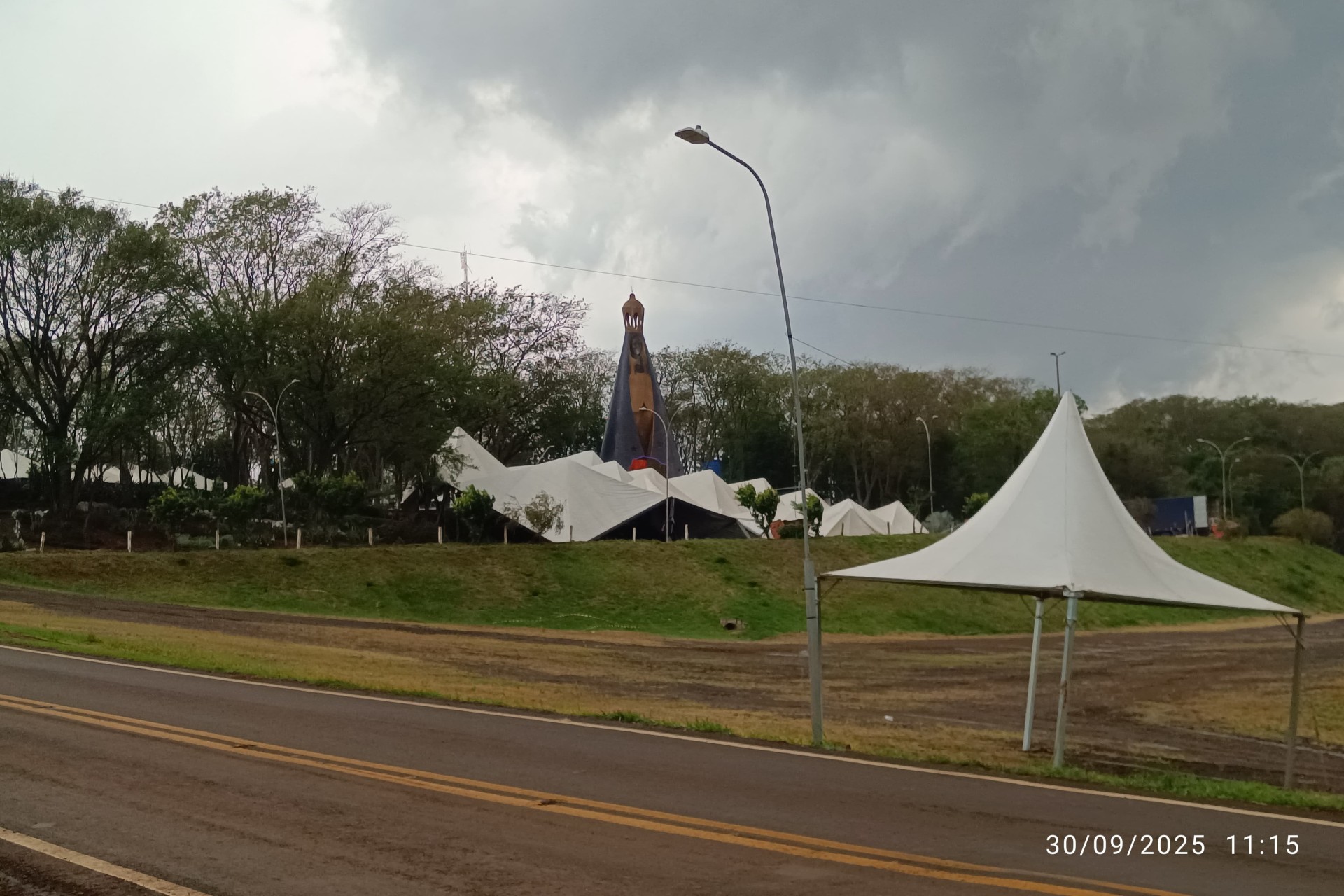 Temporal destrói estrutura montada para as celebrações da Semana da Padroeira em Itaipulândia