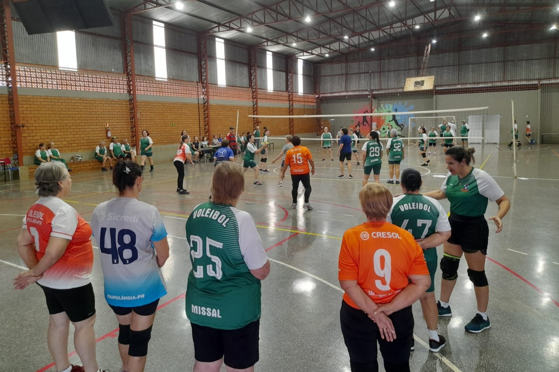 Torneio de vôlei câmbio em Missal envolve mais de 170 atletas