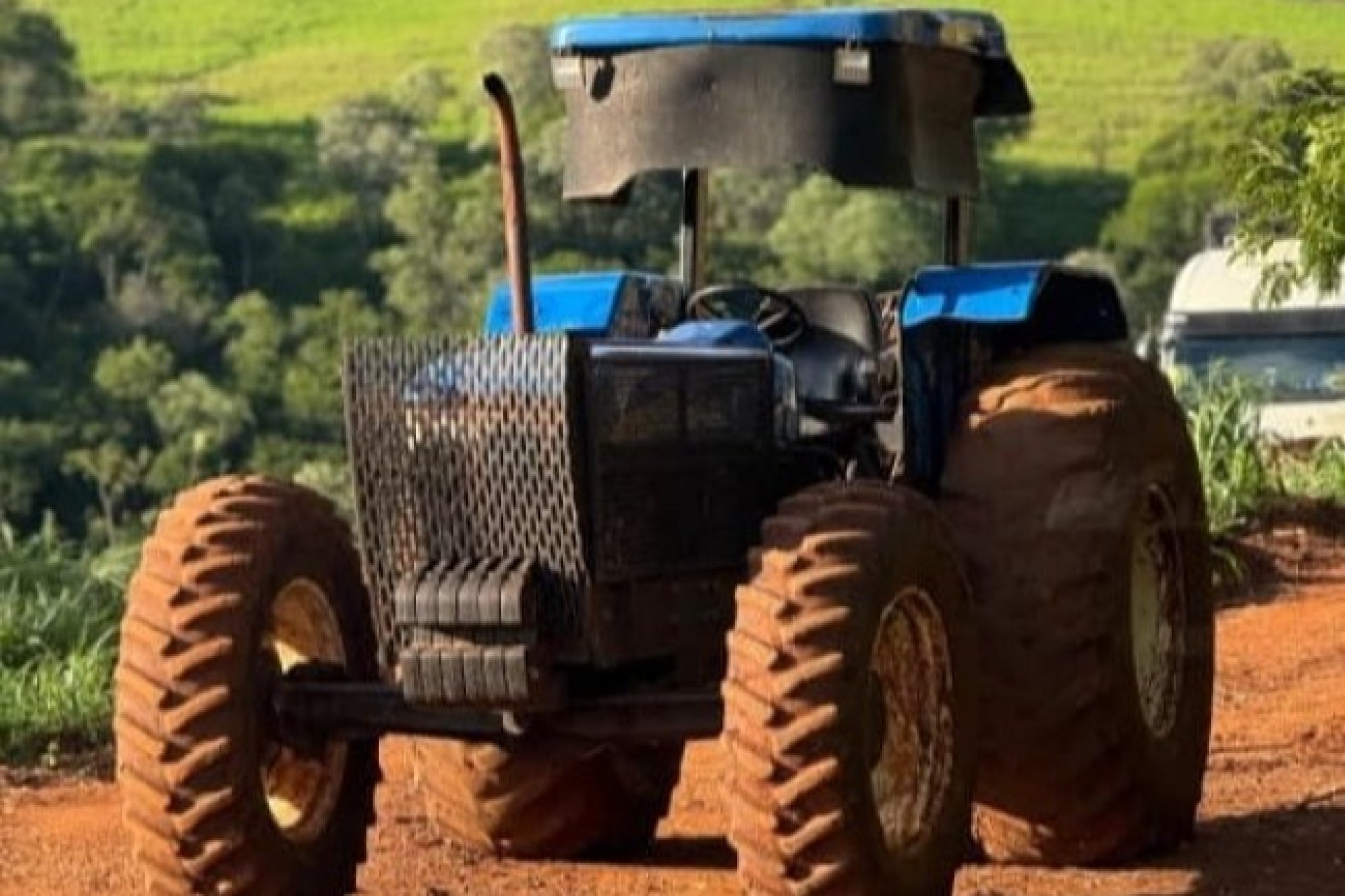 Trator é furtado entre Ramilândia e Missal