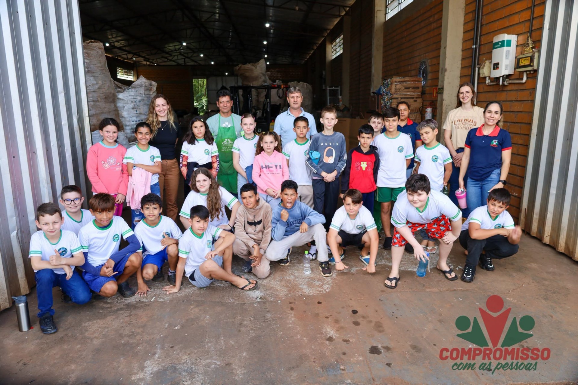Turmas do 5º ano da Rede Municipal de Educação visitam Acamis e Aterro Sanitário em Missal