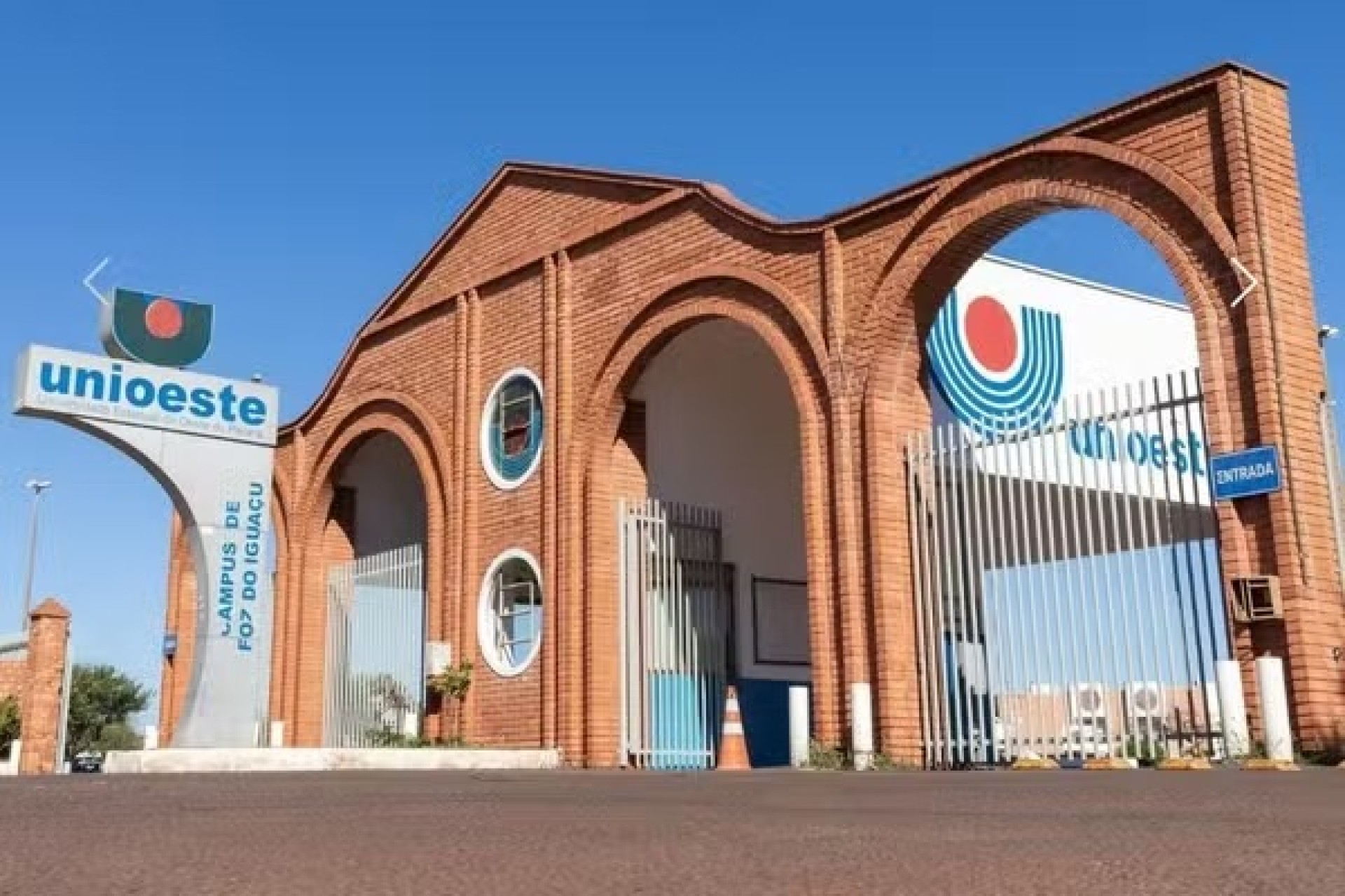 Universidade estadual abre concurso com 55 vagas e salários de até R$ 7,6 mil no Paraná