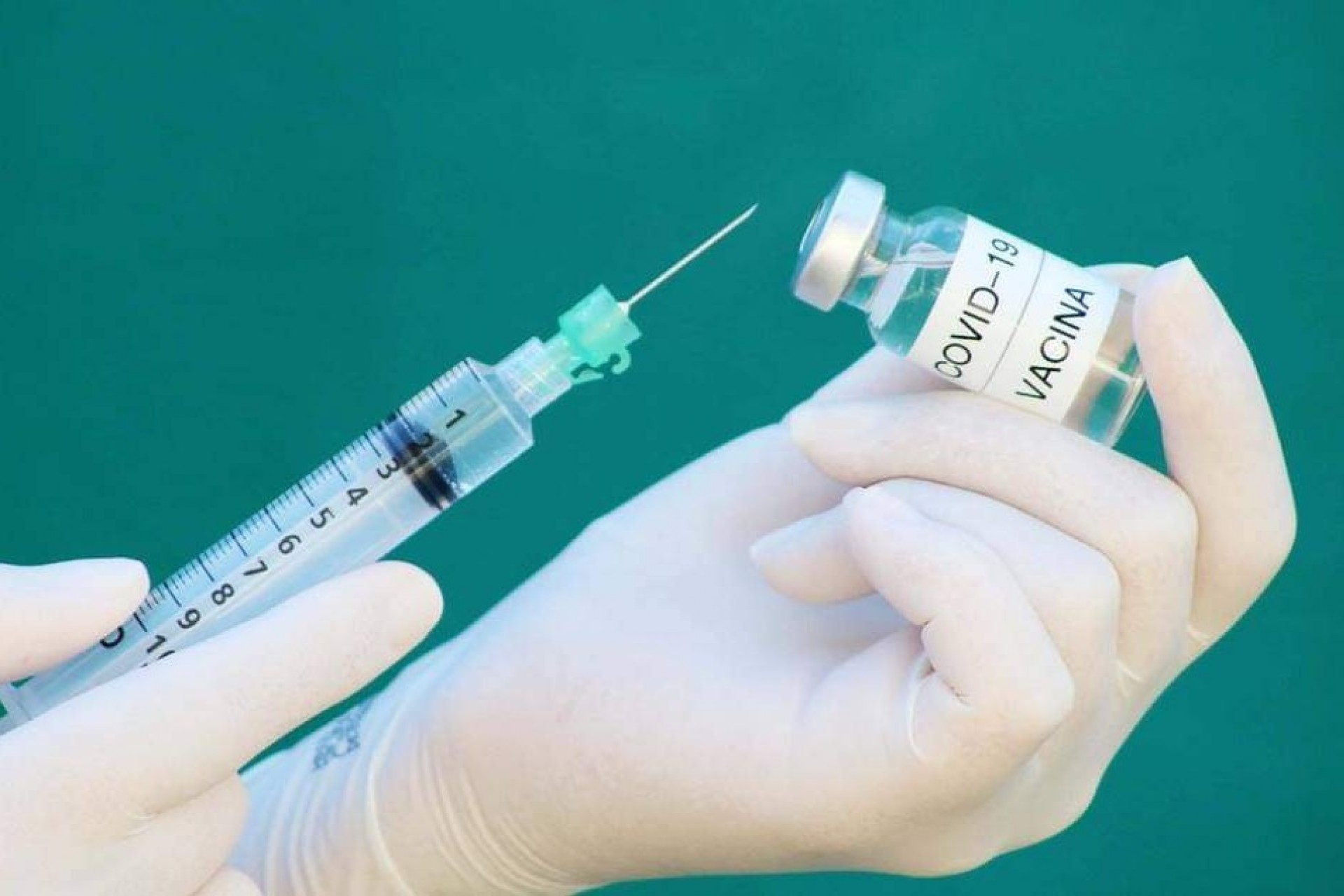 Vacinação conta Covid-19 deve começar em março no Paraná, diz Ratinho Junior