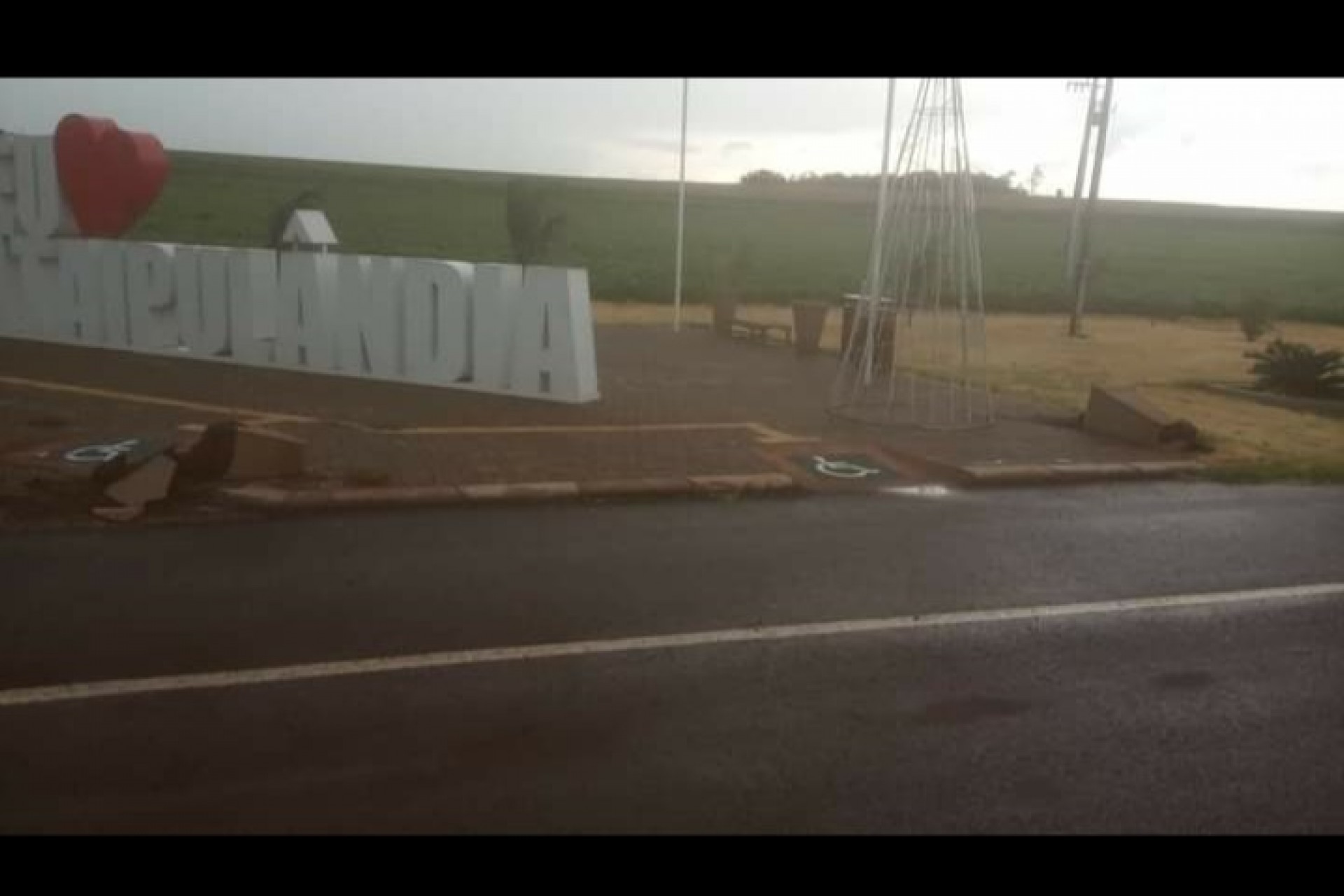 Vandalismo: Estruturas do Portal de Acesso à Itaipulândia são danificadas por vândalos